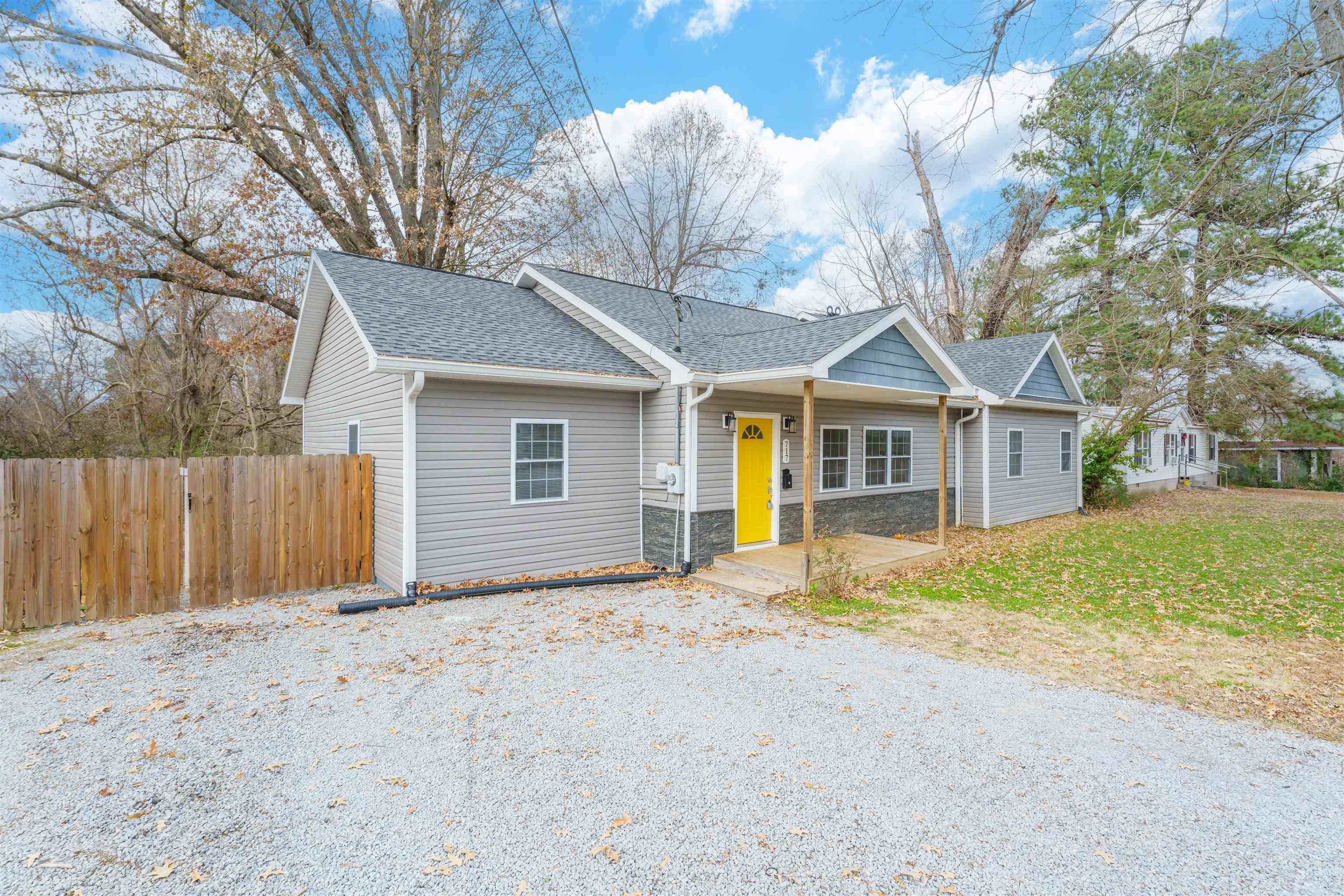 717 Center St, Central City, Kentucky 42330, 4 Bedrooms Bedrooms, ,3 BathroomsBathrooms,Single Family Residence,For Sale,Center St,91267