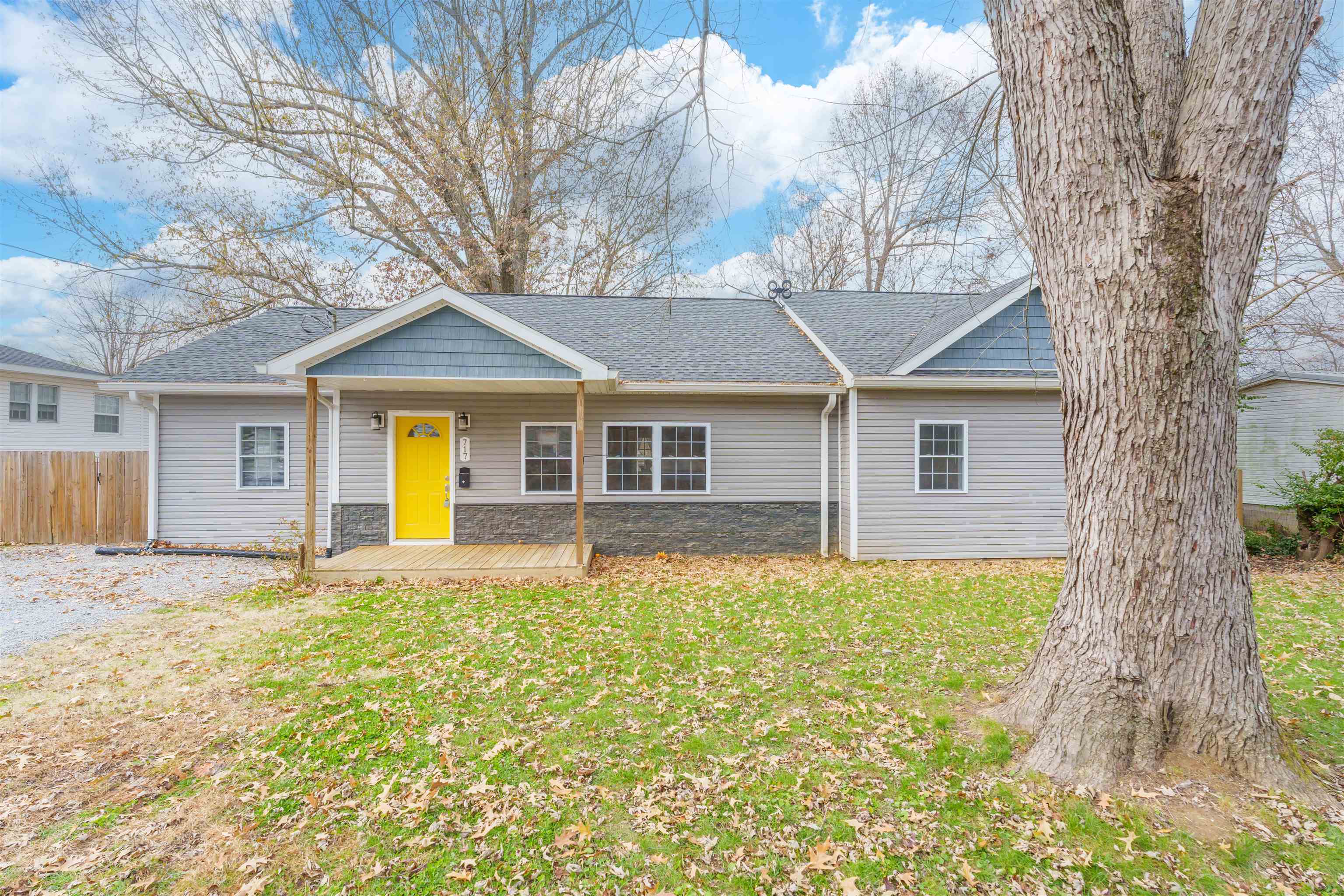 717 Center St, Central City, Kentucky 42330, 4 Bedrooms Bedrooms, ,3 BathroomsBathrooms,Single Family Residence,For Sale,Center St,91267
