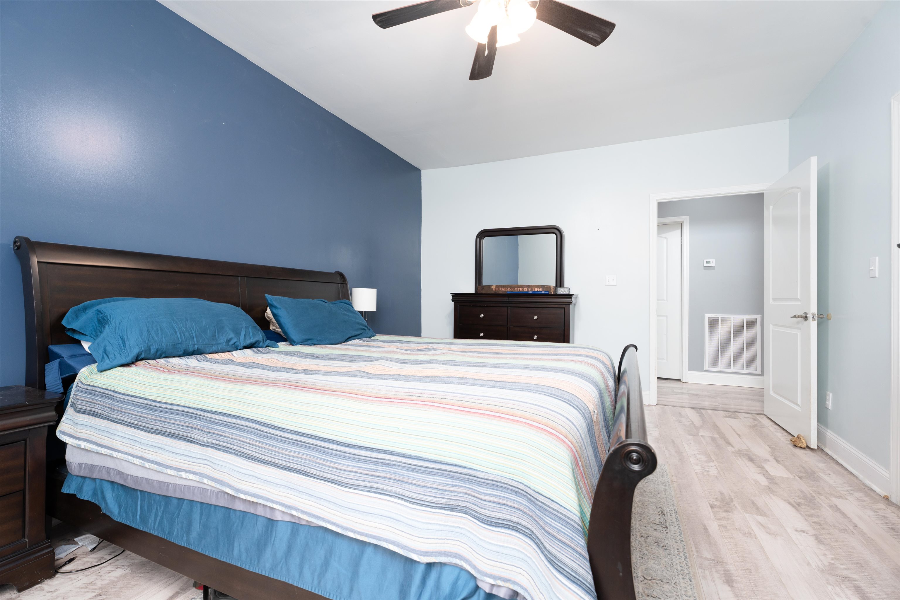 717 Center St, Central City, Kentucky 42330, 4 Bedrooms Bedrooms, ,3 BathroomsBathrooms,Single Family Residence,For Sale,Center St,91267