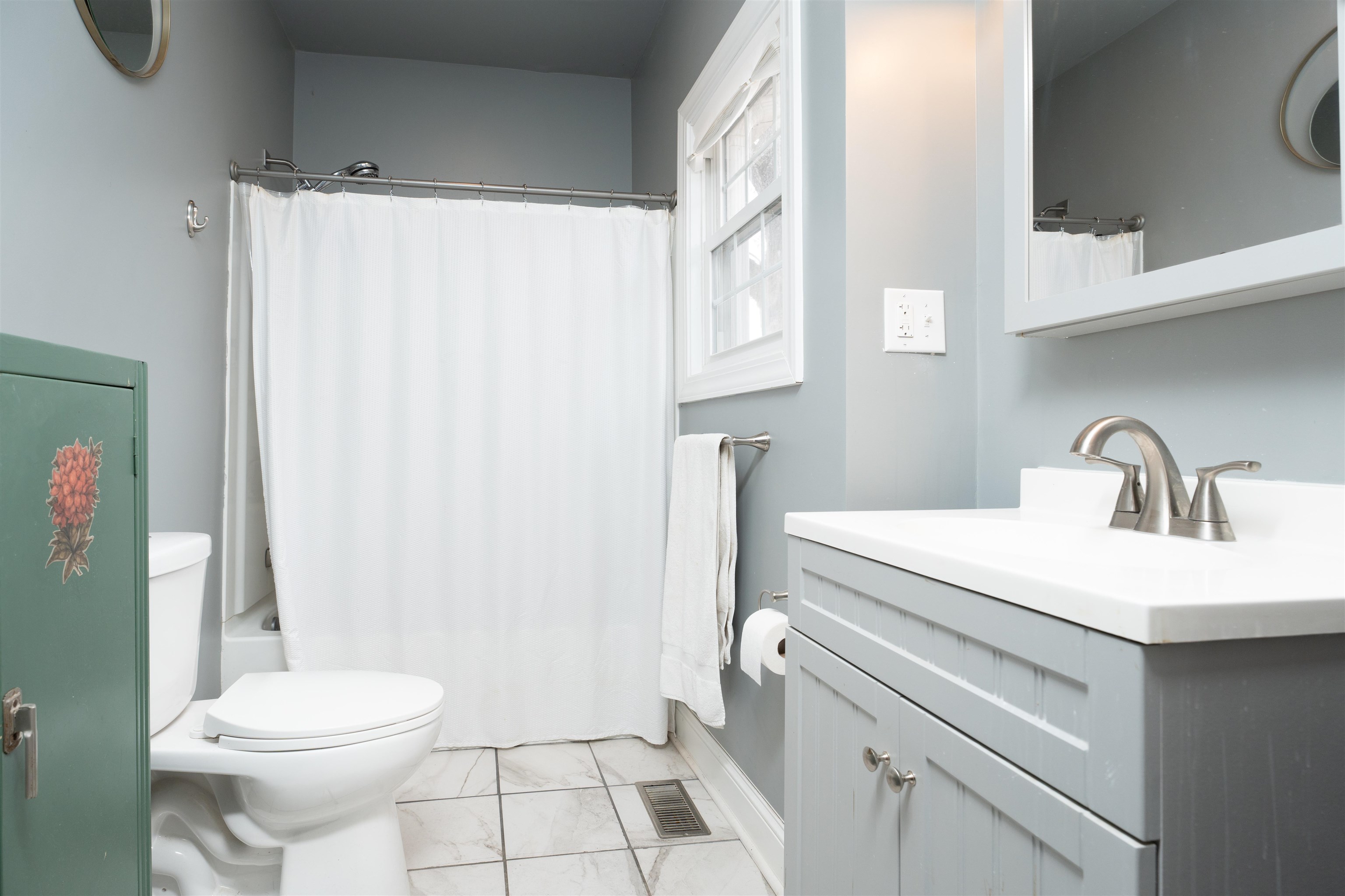 717 Center St, Central City, Kentucky 42330, 4 Bedrooms Bedrooms, ,3 BathroomsBathrooms,Single Family Residence,For Sale,Center St,91267
