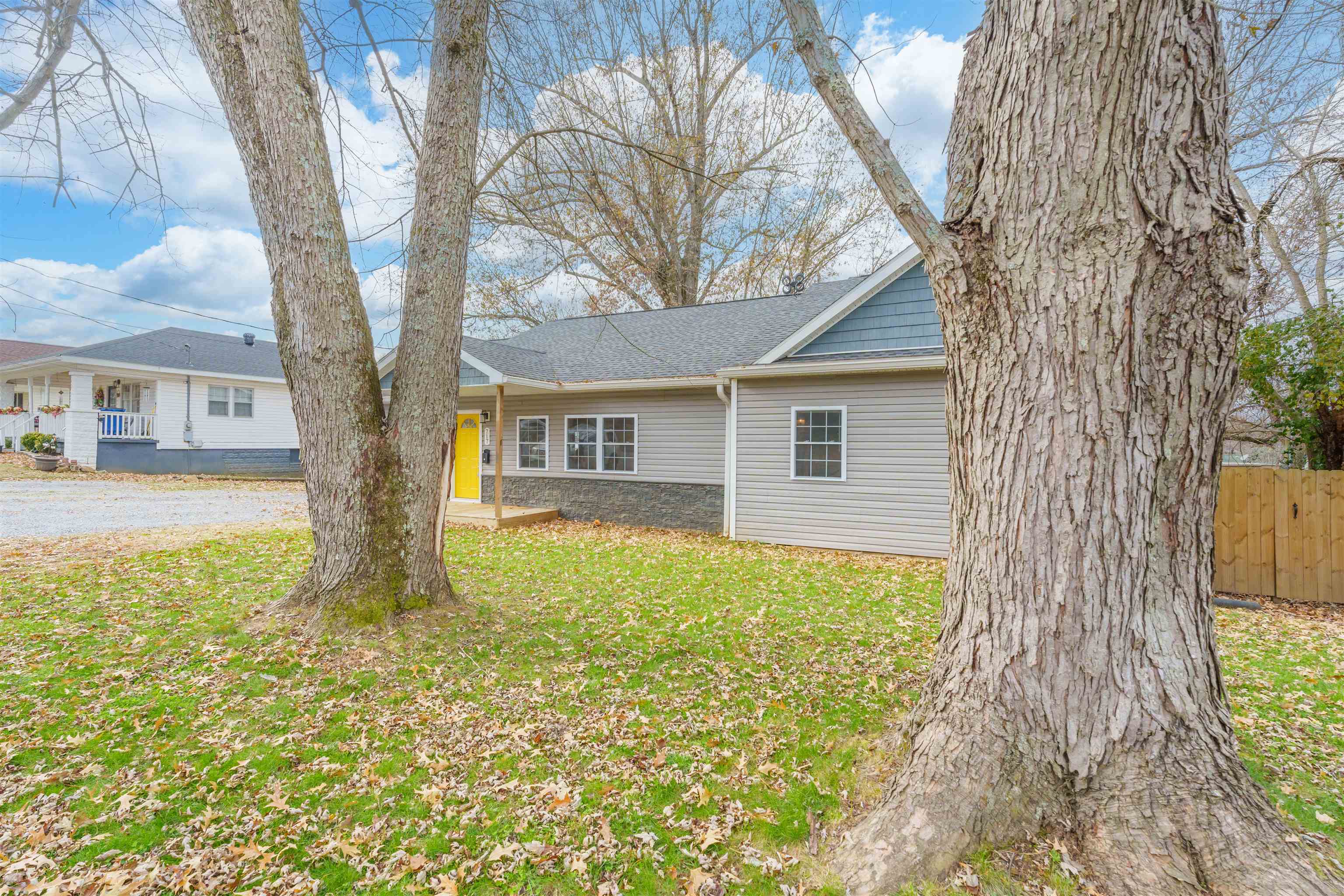 717 Center St, Central City, Kentucky 42330, 4 Bedrooms Bedrooms, ,3 BathroomsBathrooms,Single Family Residence,For Sale,Center St,91267