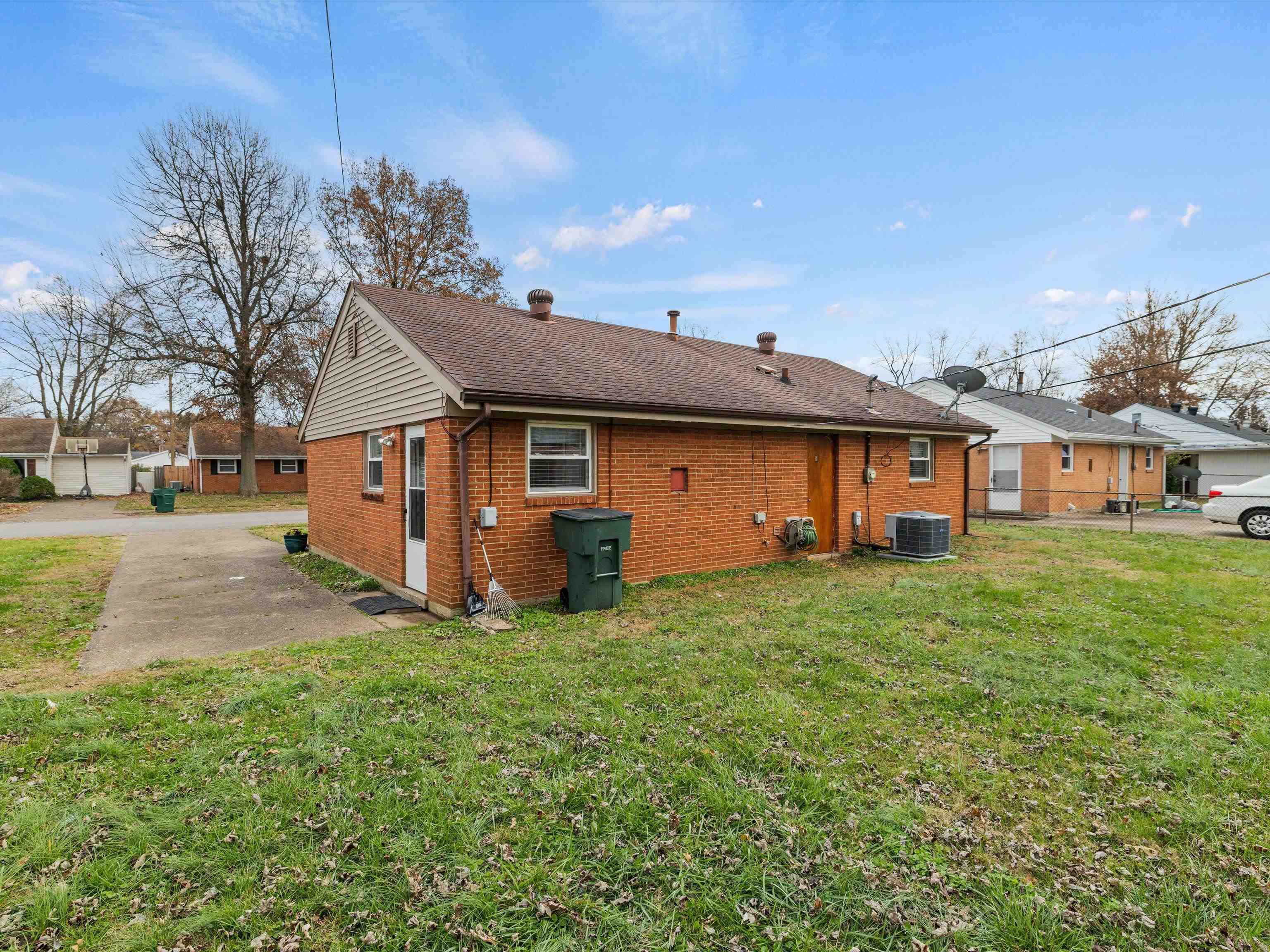 3818 Shelly Drive, Owensboro, Kentucky 42301, 3 Bedrooms Bedrooms, ,1 BathroomBathrooms,Single Family Residence,For Sale,Shelly Drive,91271