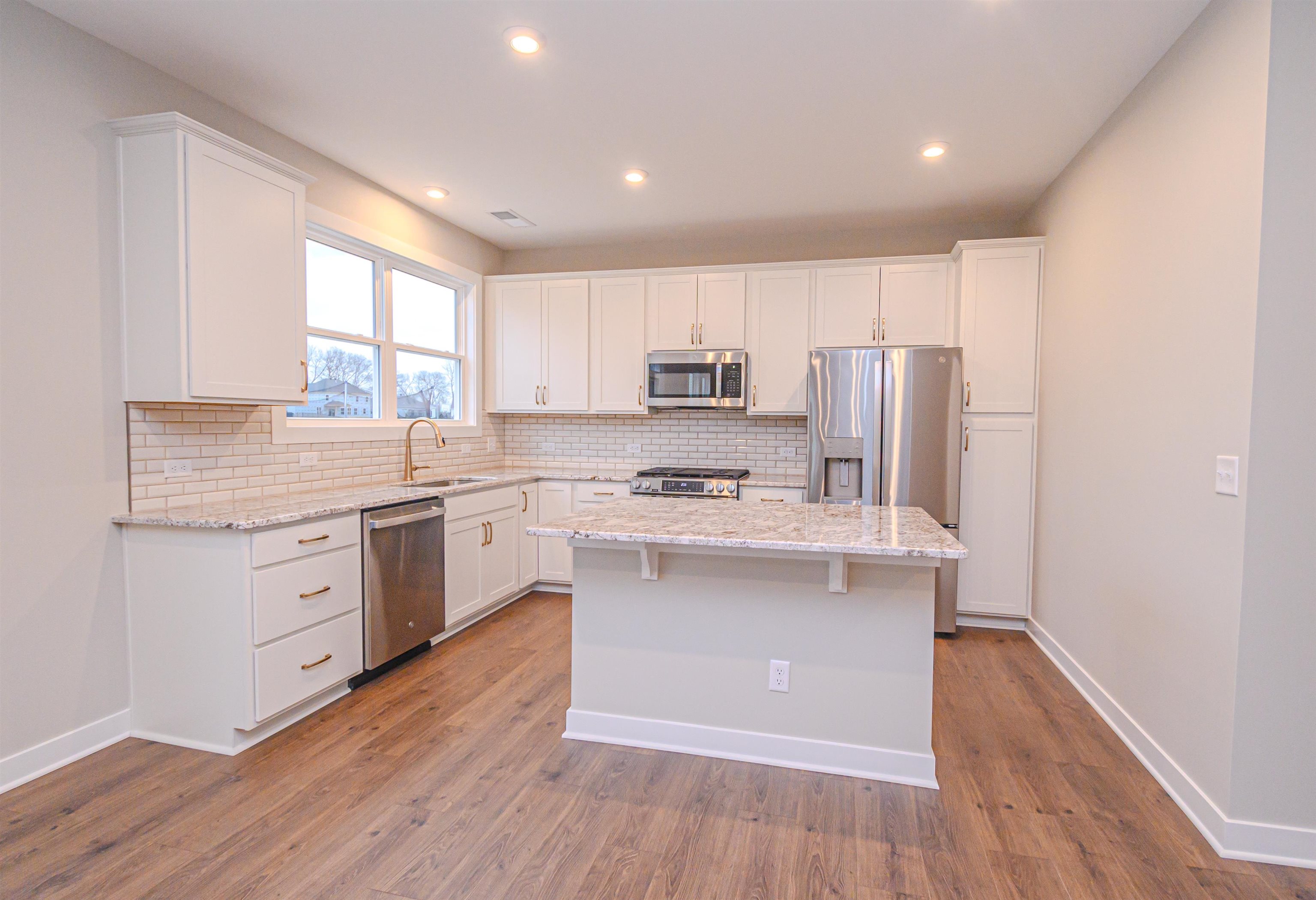 1081 Quartz Dr, Owensboro, Kentucky 42301, 5 Bedrooms Bedrooms, ,3 BathroomsBathrooms,Single Family Residence,For Sale,Quartz Dr,91286