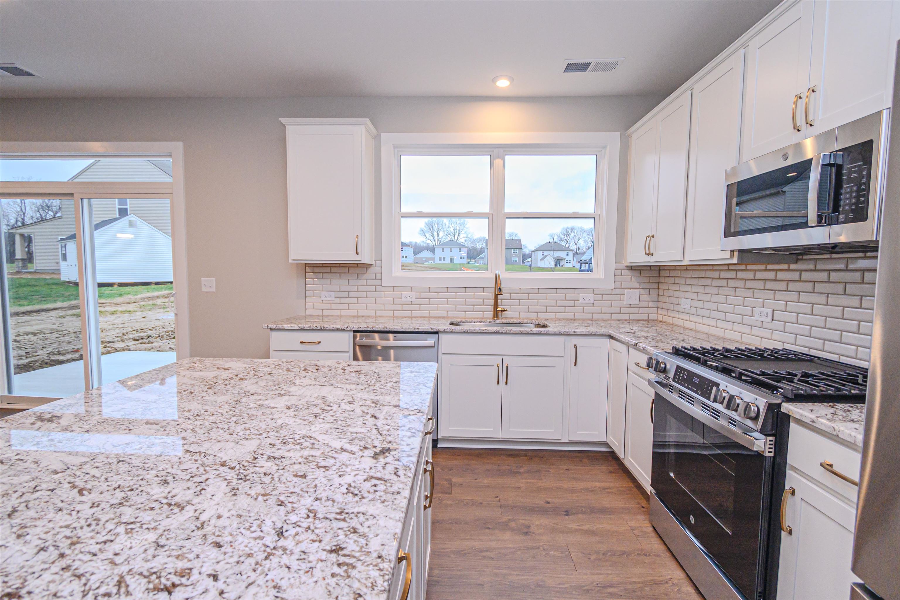 1081 Quartz Dr, Owensboro, Kentucky 42301, 5 Bedrooms Bedrooms, ,3 BathroomsBathrooms,Single Family Residence,For Sale,Quartz Dr,91286