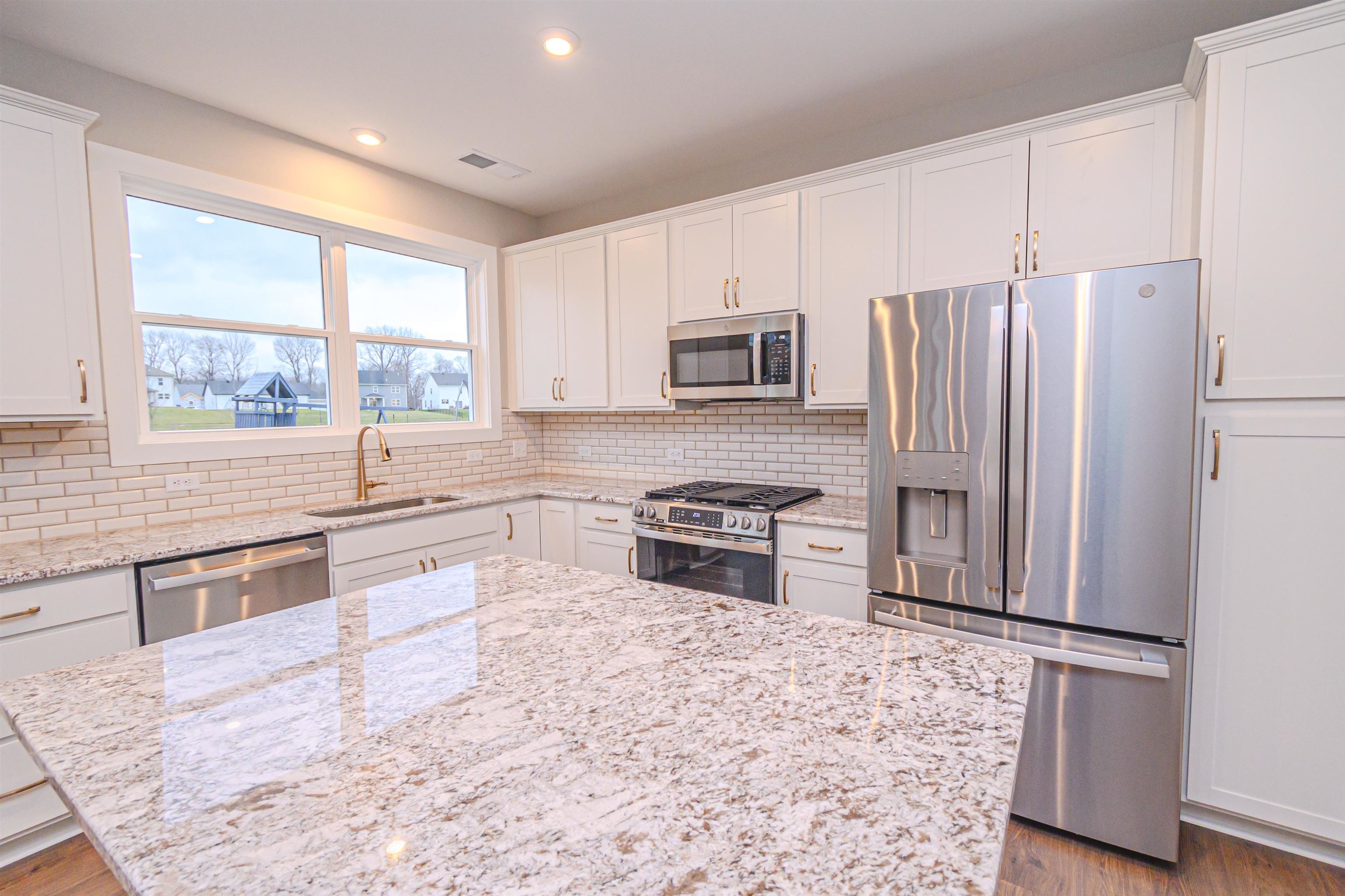 1081 Quartz Dr, Owensboro, Kentucky 42301, 5 Bedrooms Bedrooms, ,3 BathroomsBathrooms,Single Family Residence,For Sale,Quartz Dr,91286