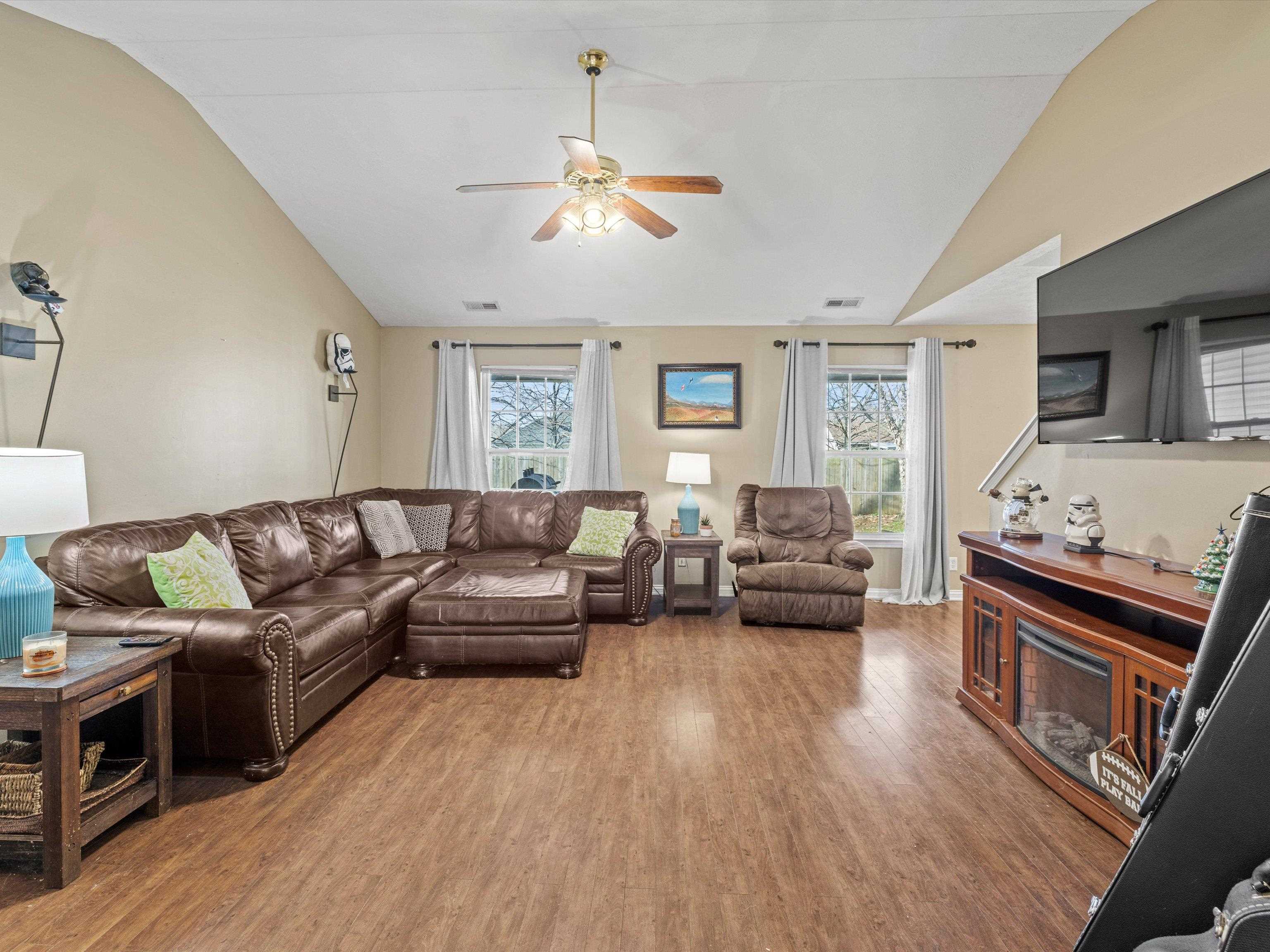 3105 Avenue of the Parks, Owensboro, Kentucky 42303, 3 Bedrooms Bedrooms, ,2 BathroomsBathrooms,Single Family Residence,For Sale,Avenue of the Parks,91293