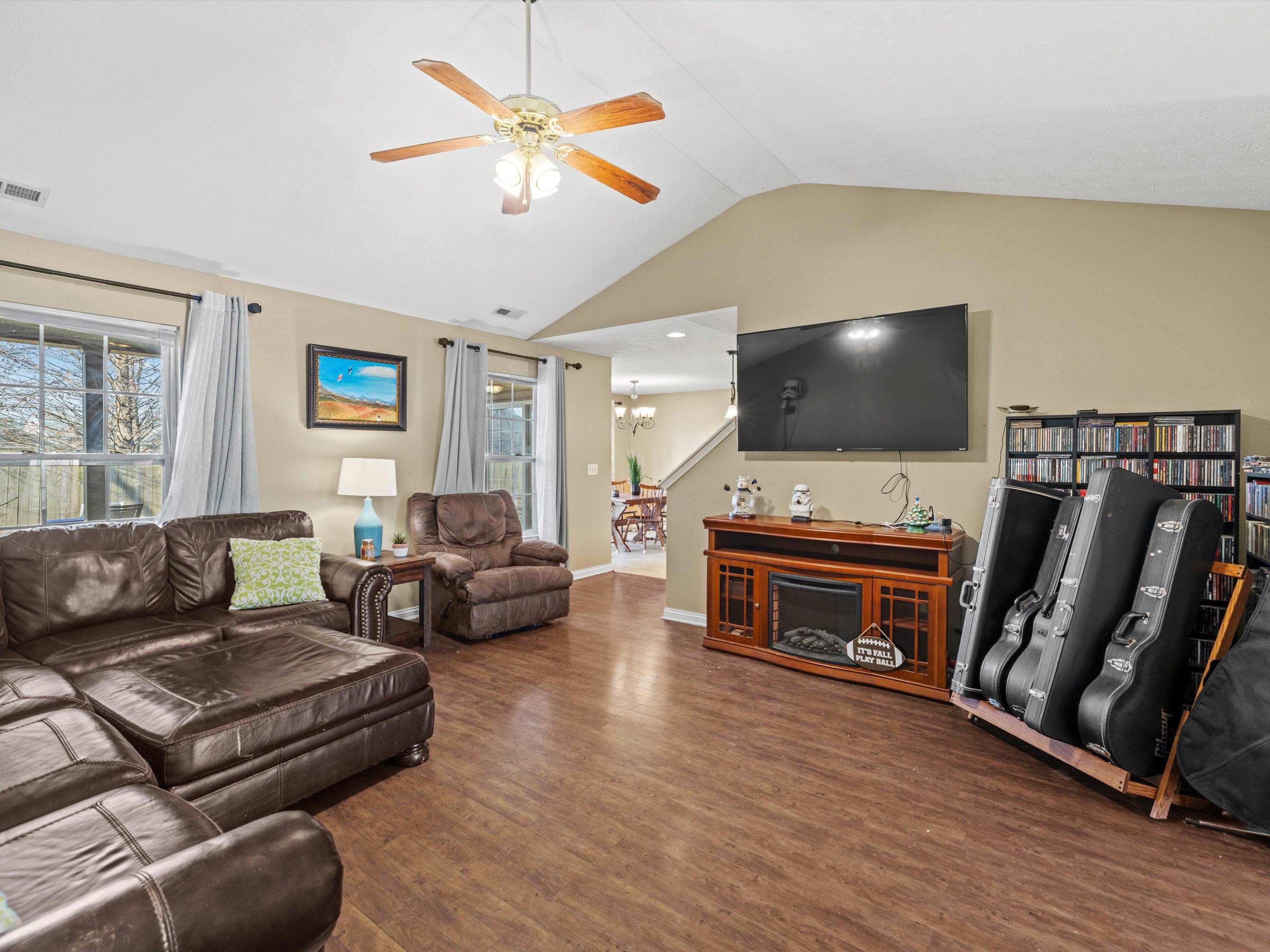 3105 Avenue of the Parks, Owensboro, Kentucky 42303, 3 Bedrooms Bedrooms, ,2 BathroomsBathrooms,Single Family Residence,For Sale,Avenue of the Parks,91293