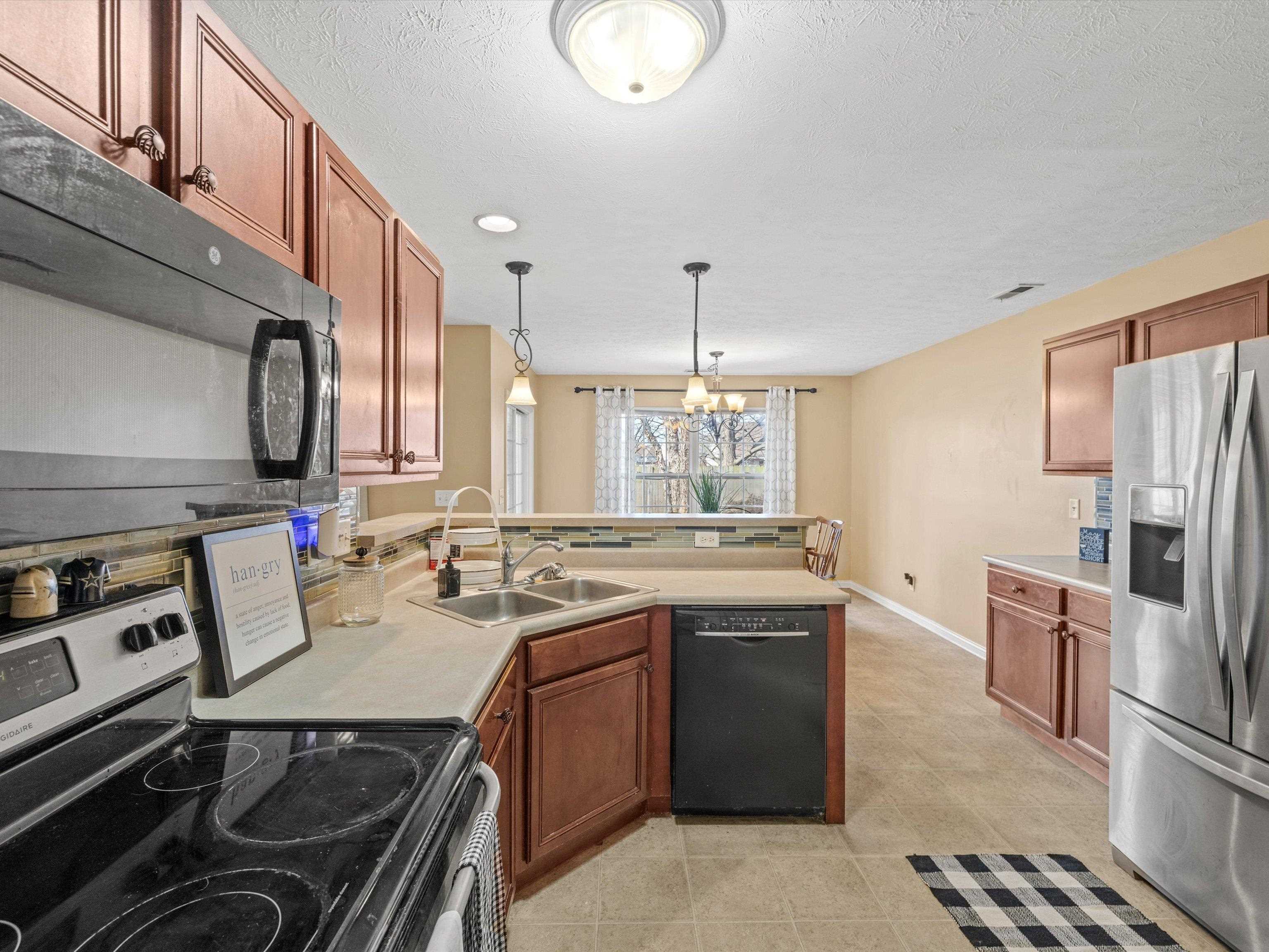 3105 Avenue of the Parks, Owensboro, Kentucky 42303, 3 Bedrooms Bedrooms, ,2 BathroomsBathrooms,Single Family Residence,For Sale,Avenue of the Parks,91293