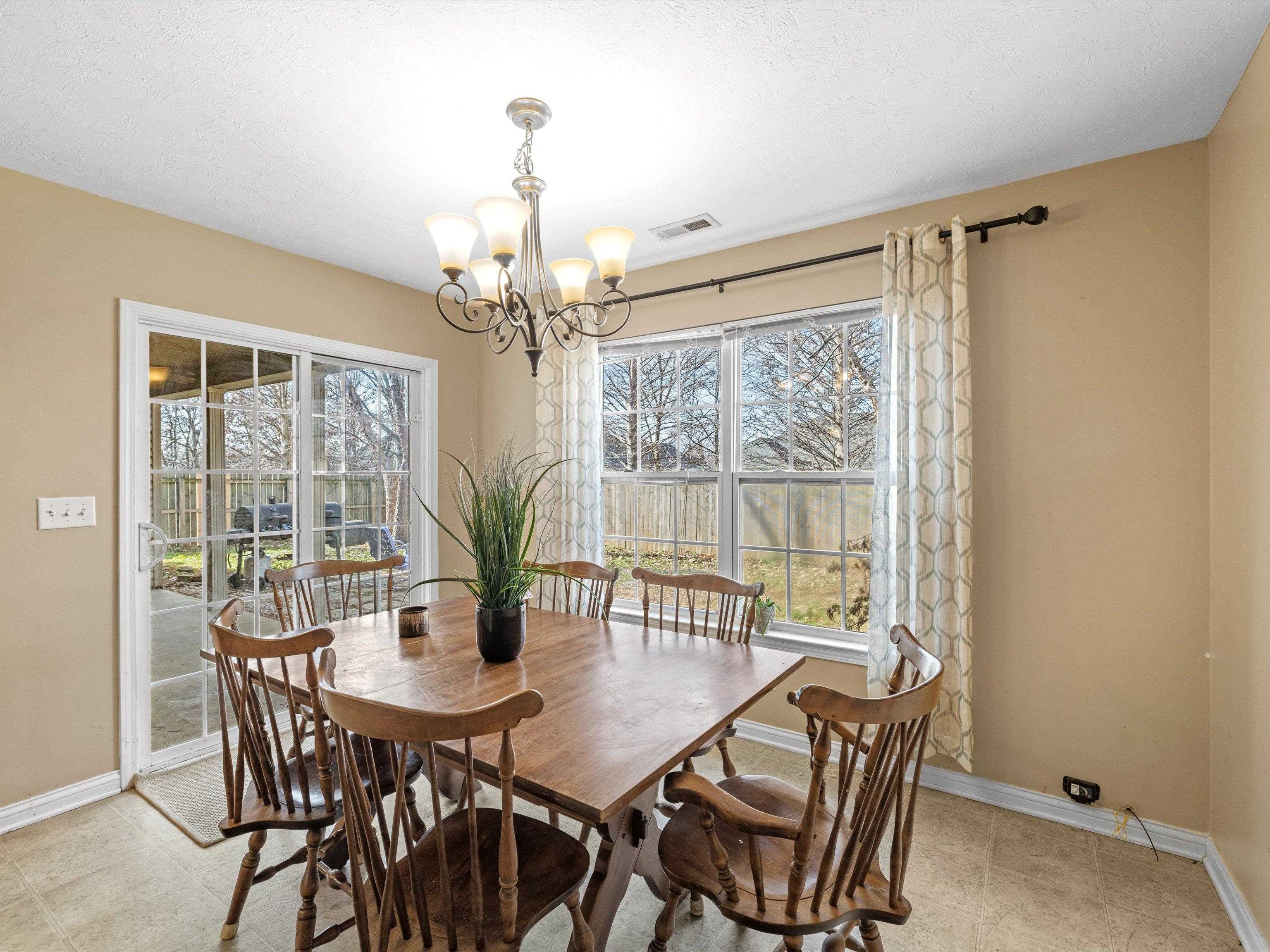 3105 Avenue of the Parks, Owensboro, Kentucky 42303, 3 Bedrooms Bedrooms, ,2 BathroomsBathrooms,Single Family Residence,For Sale,Avenue of the Parks,91293