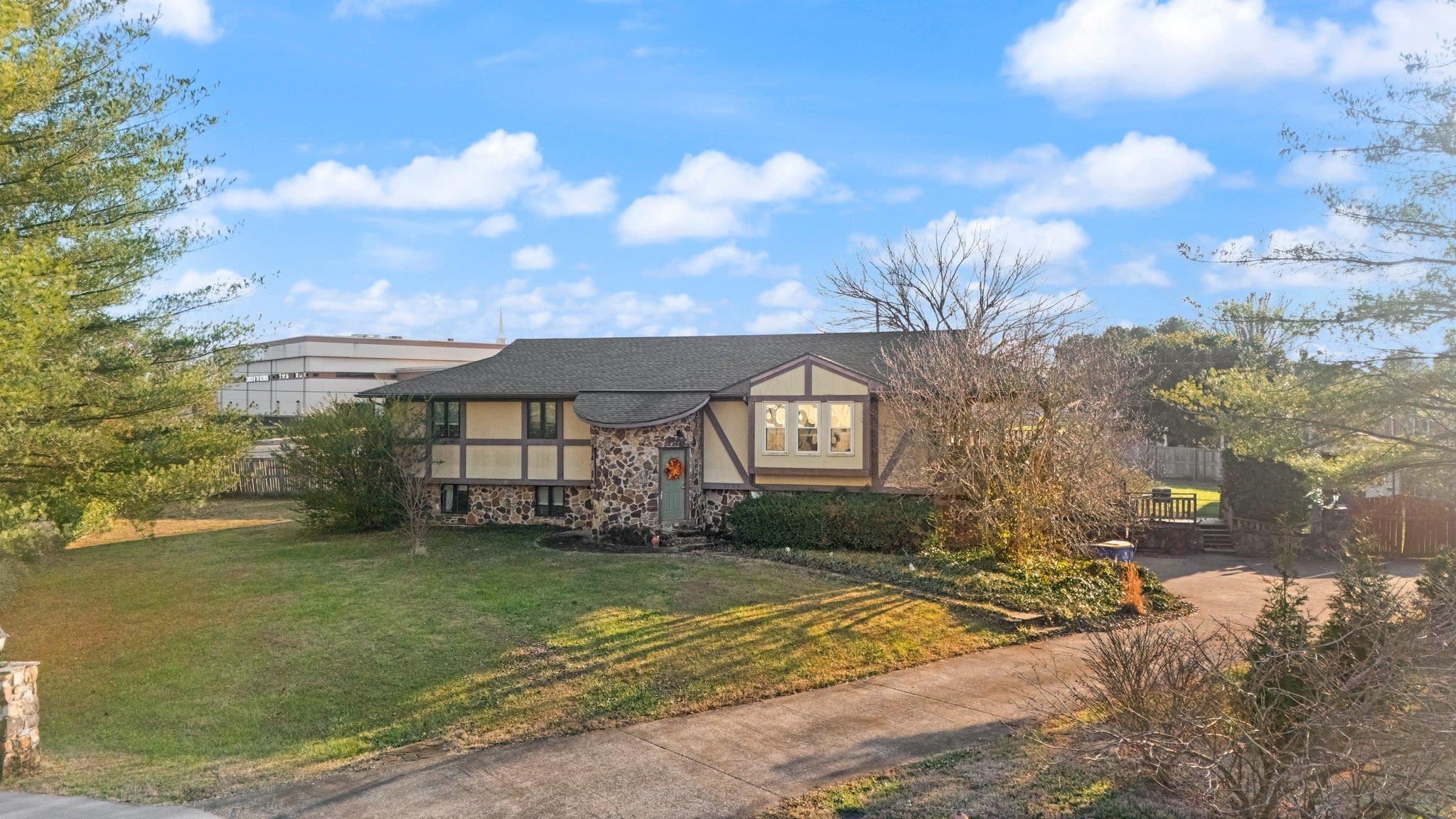 2105 Tanalee Ct, Bowling Green, Kentucky 42104, 5 Bedrooms Bedrooms, ,2 BathroomsBathrooms,Single Family Residence,For Sale,Tanalee Ct,91299