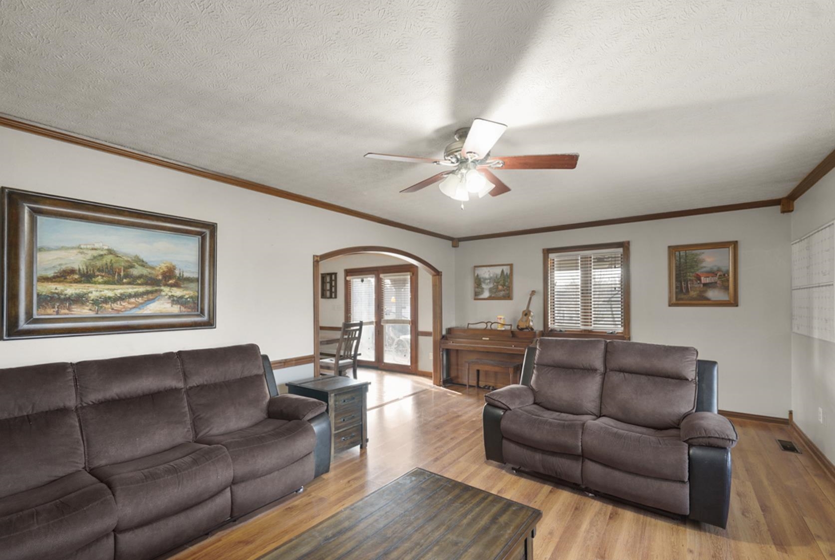 2105 Tanalee Ct, Bowling Green, Kentucky 42104, 5 Bedrooms Bedrooms, ,2 BathroomsBathrooms,Single Family Residence,For Sale,Tanalee Ct,91299
