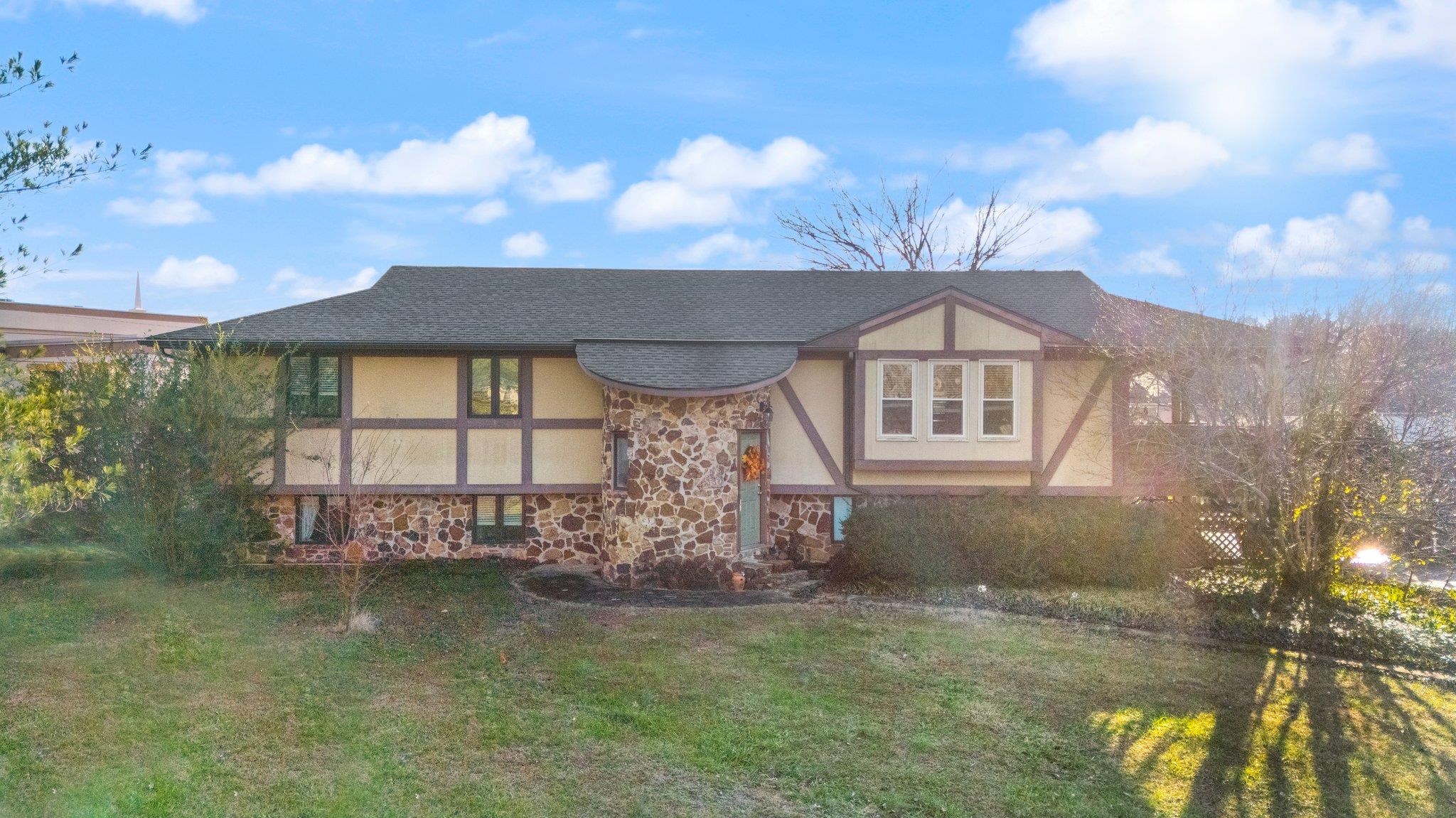 2105 Tanalee Ct, Bowling Green, Kentucky 42104, 5 Bedrooms Bedrooms, ,2 BathroomsBathrooms,Single Family Residence,For Sale,Tanalee Ct,91299