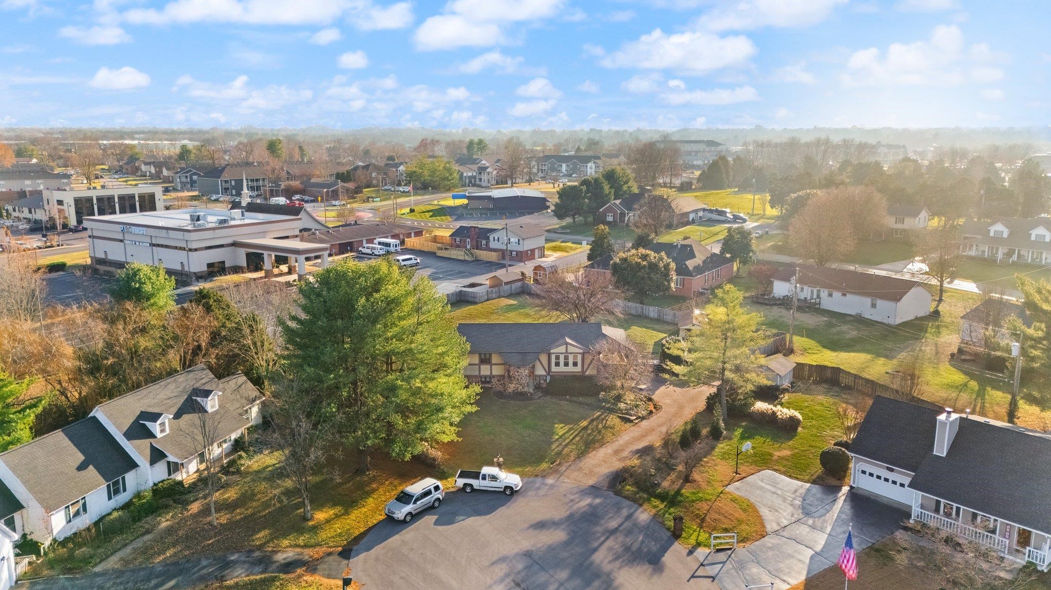 2105 Tanalee Ct, Bowling Green, Kentucky 42104, 5 Bedrooms Bedrooms, ,2 BathroomsBathrooms,Single Family Residence,For Sale,Tanalee Ct,91299