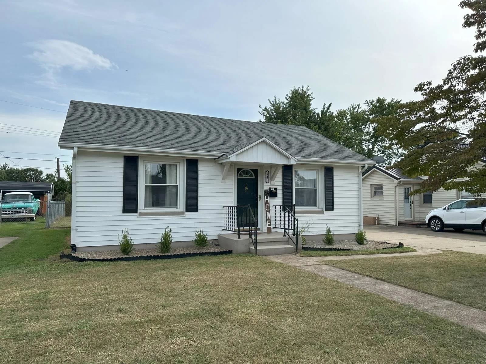 410 East 27th Street, Owensboro, Kentucky 42303, 3 Bedrooms Bedrooms, ,2 BathroomsBathrooms,Single Family Residence,For Sale,East 27th Street,91312