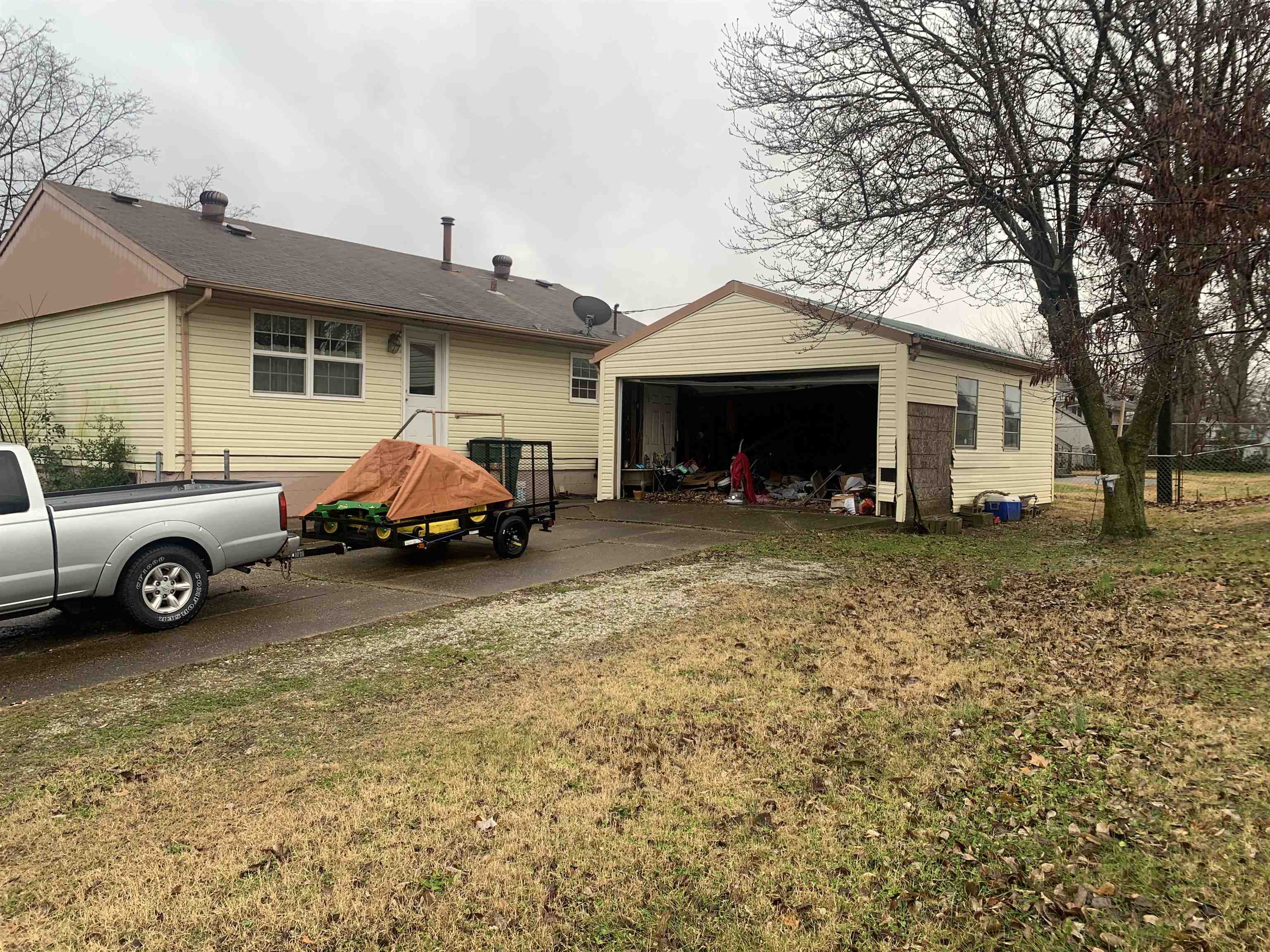 1426 Gilbert Lane, Owensboro, Kentucky 42303-1358, 4 Bedrooms Bedrooms, ,1 BathroomBathrooms,Single Family Residence,For Sale,Gilbert Lane,91313