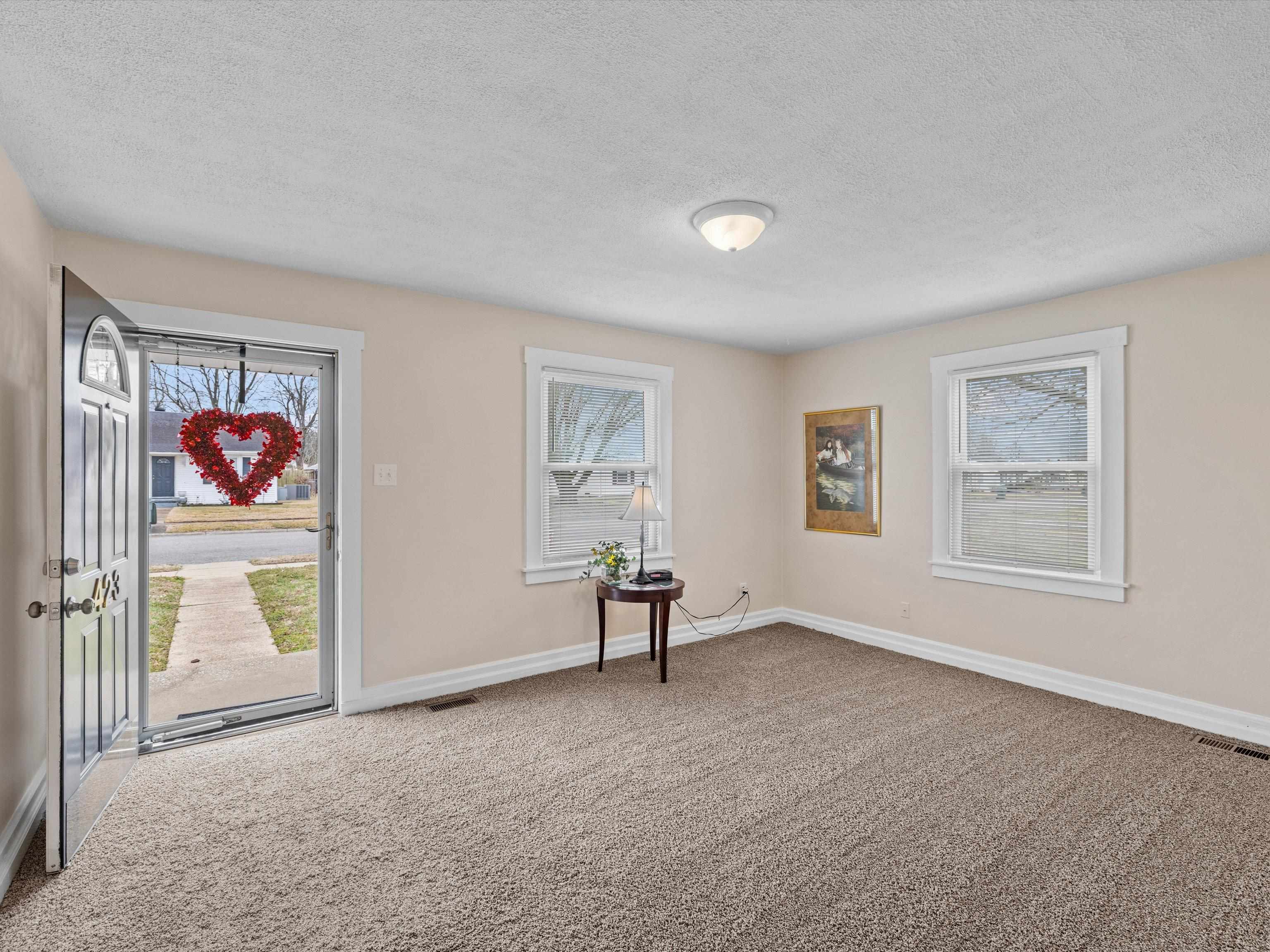 423 East 27th, Owensboro, Kentucky 42303, 3 Bedrooms Bedrooms, ,1 BathroomBathrooms,Single Family Residence,For Sale,East 27th,91317