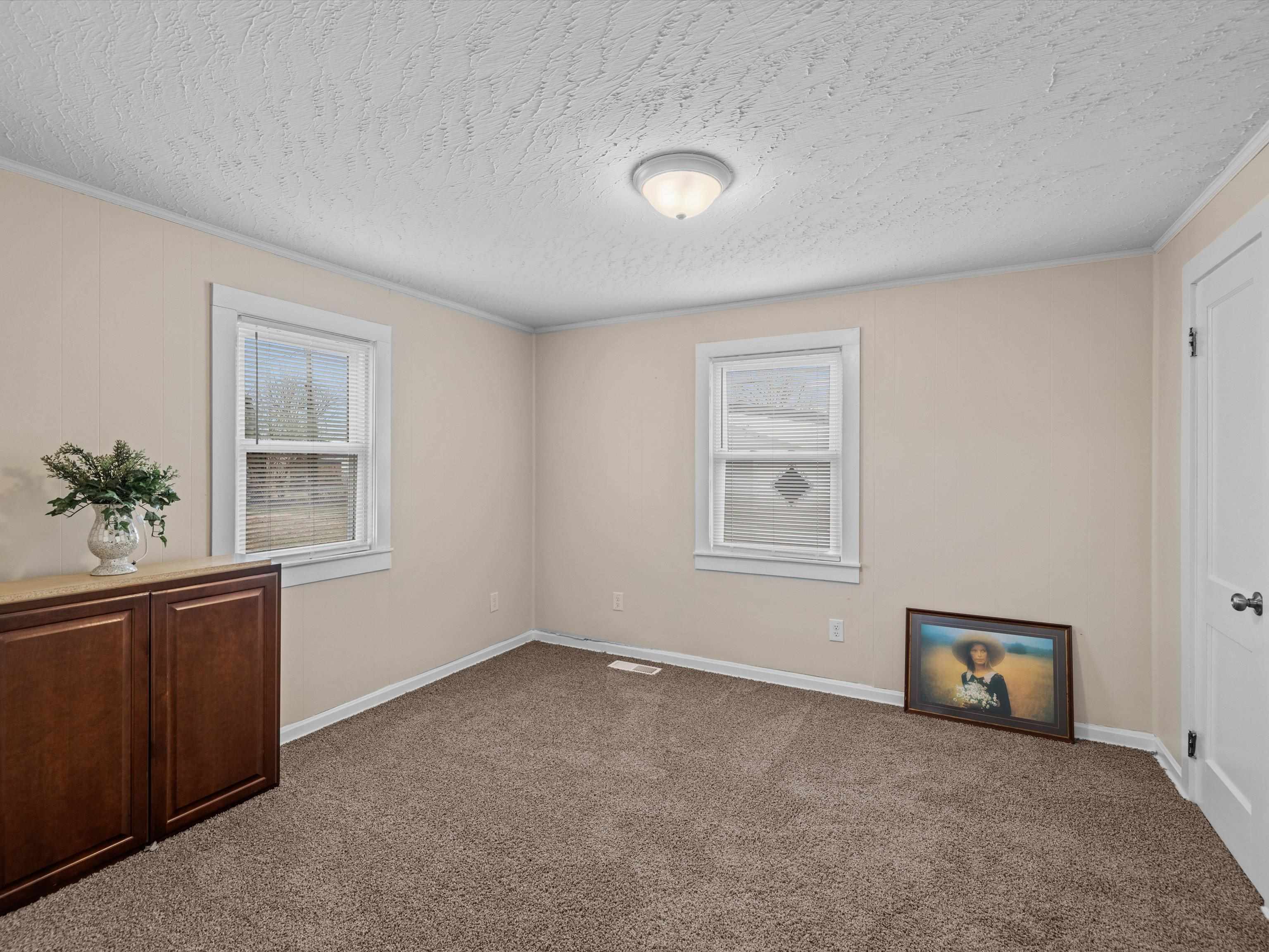 423 East 27th, Owensboro, Kentucky 42303, 3 Bedrooms Bedrooms, ,1 BathroomBathrooms,Single Family Residence,For Sale,East 27th,91317