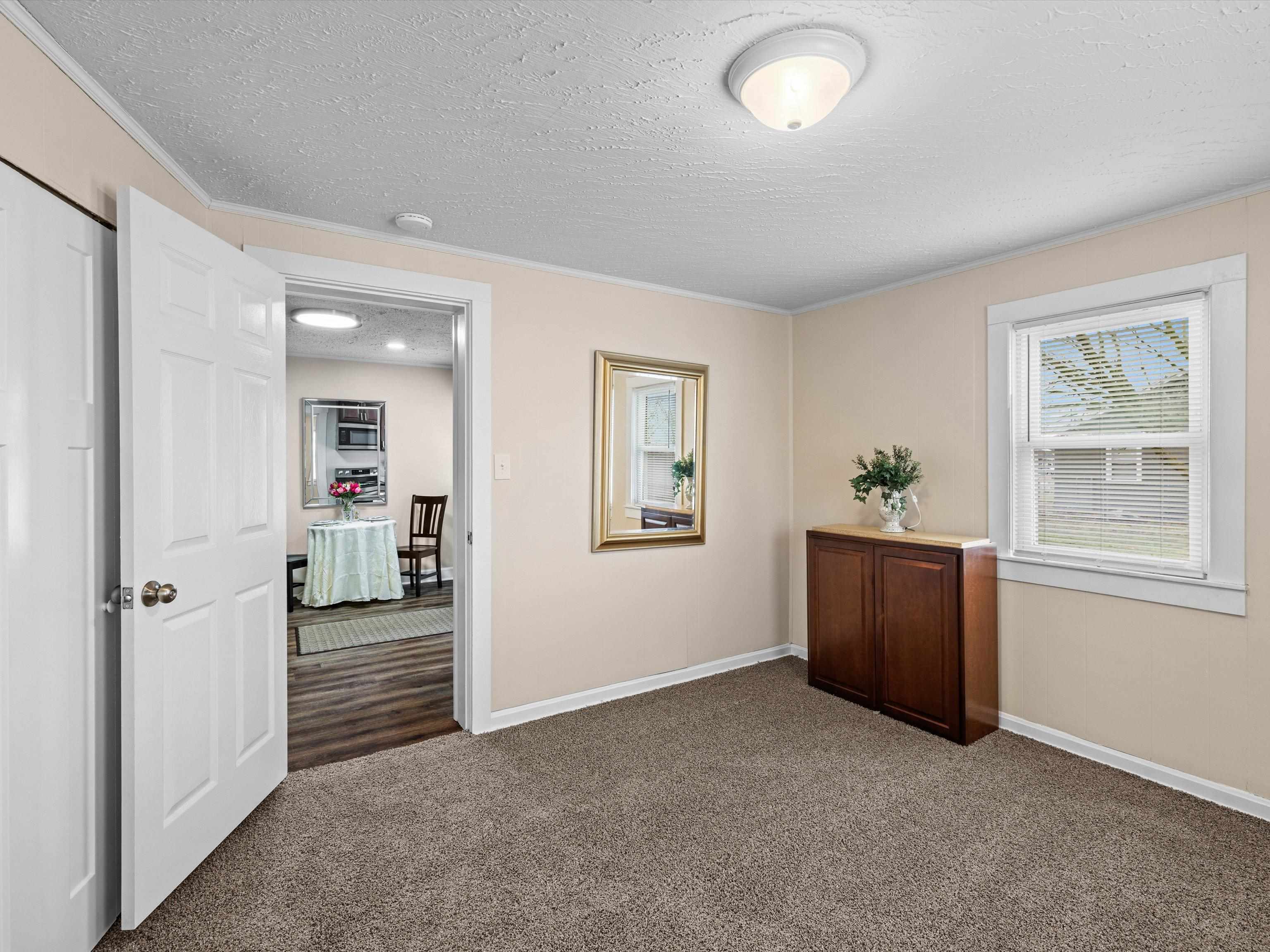 423 East 27th, Owensboro, Kentucky 42303, 3 Bedrooms Bedrooms, ,1 BathroomBathrooms,Single Family Residence,For Sale,East 27th,91317