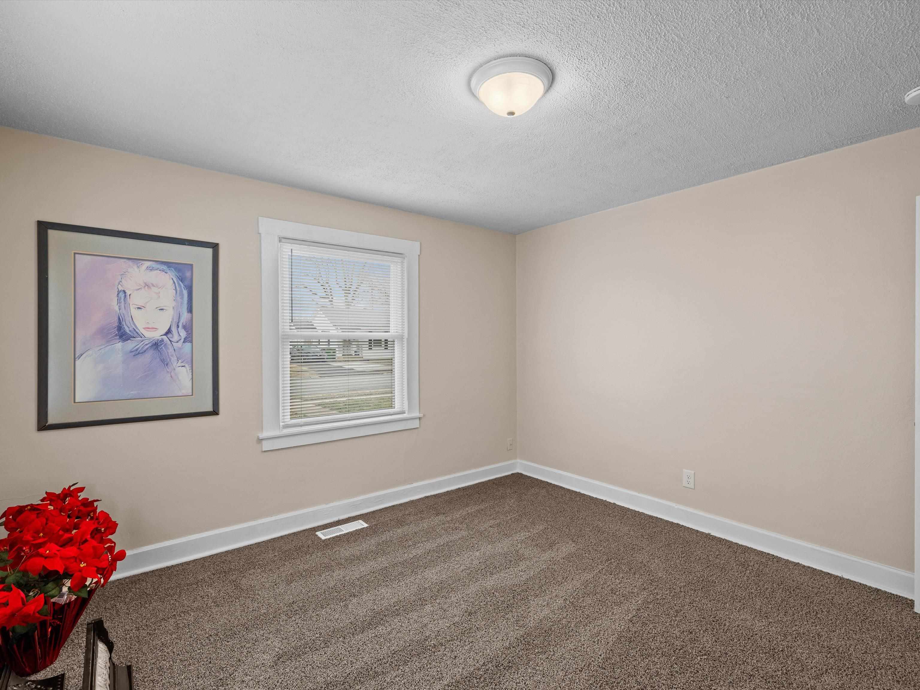 423 East 27th, Owensboro, Kentucky 42303, 3 Bedrooms Bedrooms, ,1 BathroomBathrooms,Single Family Residence,For Sale,East 27th,91317