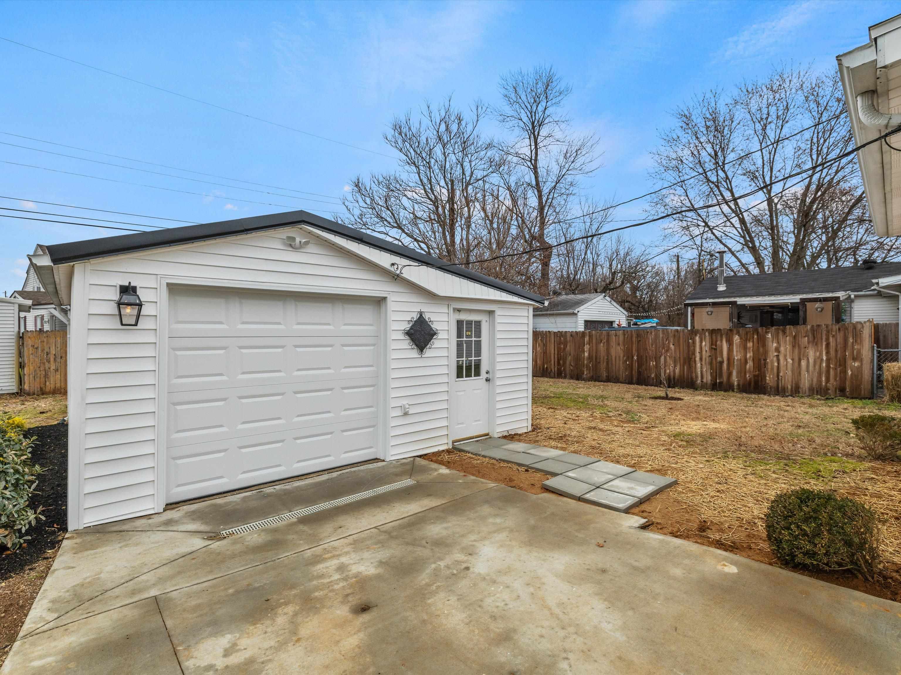 423 East 27th, Owensboro, Kentucky 42303, 3 Bedrooms Bedrooms, ,1 BathroomBathrooms,Single Family Residence,For Sale,East 27th,91317