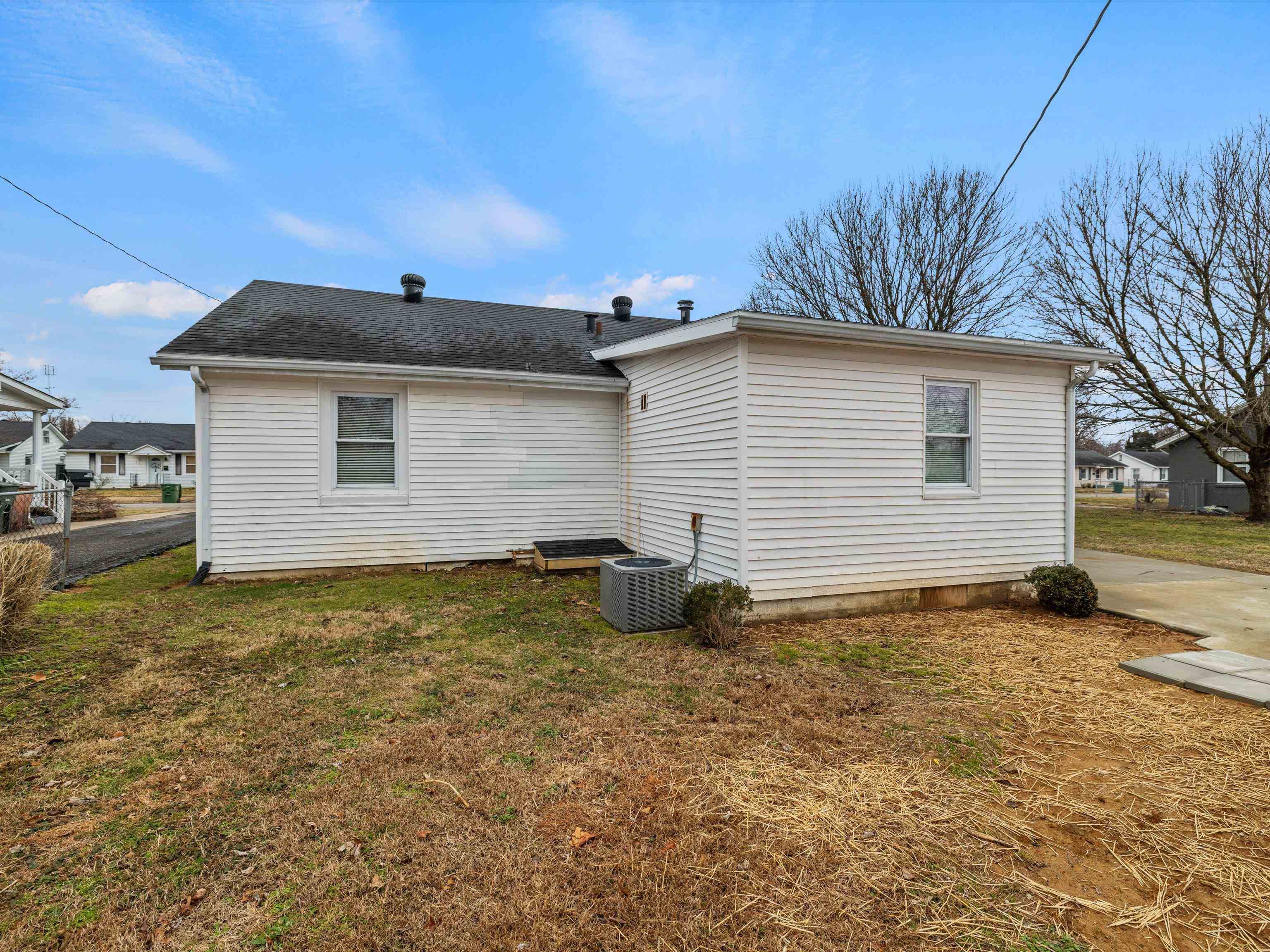 423 East 27th, Owensboro, Kentucky 42303, 3 Bedrooms Bedrooms, ,1 BathroomBathrooms,Single Family Residence,For Sale,East 27th,91317