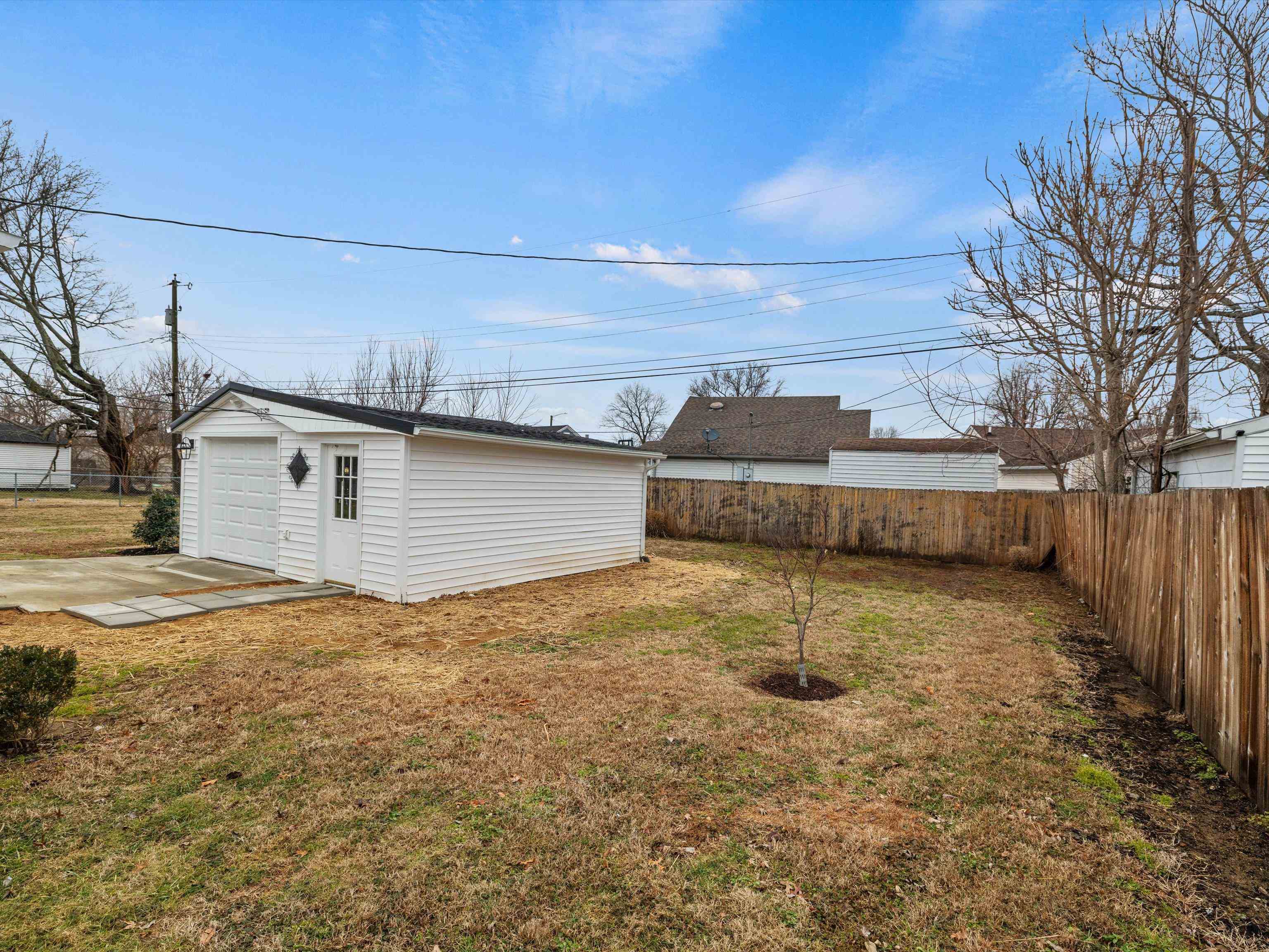 423 East 27th, Owensboro, Kentucky 42303, 3 Bedrooms Bedrooms, ,1 BathroomBathrooms,Single Family Residence,For Sale,East 27th,91317