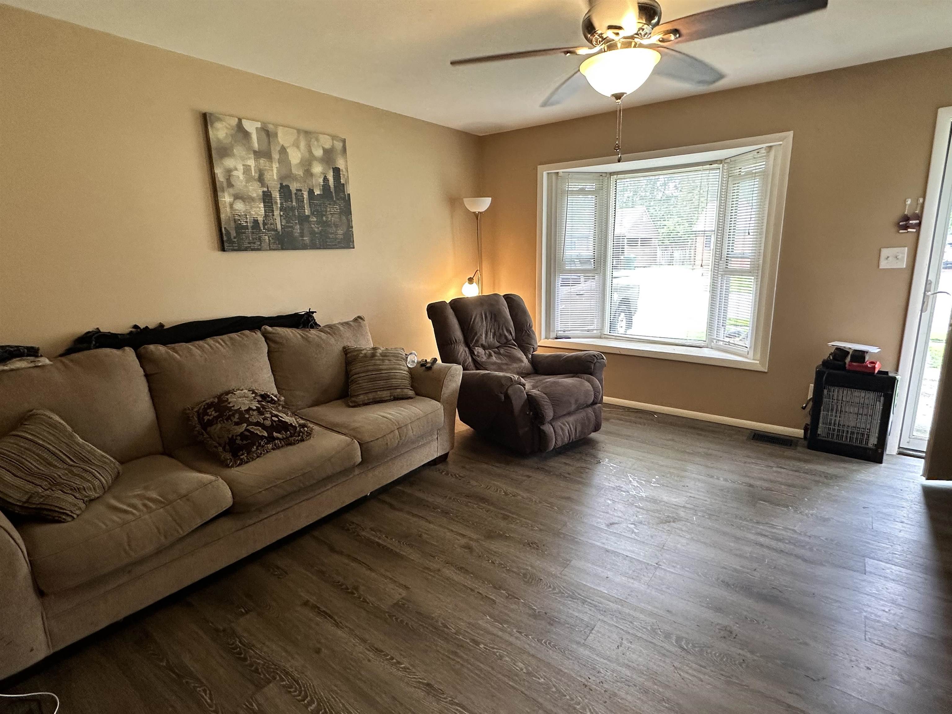 170 Tennyson Drive, Owensboro, Kentucky 42301, 3 Bedrooms Bedrooms, ,1 BathroomBathrooms,Single Family Residence,For Sale,Tennyson Drive,91329