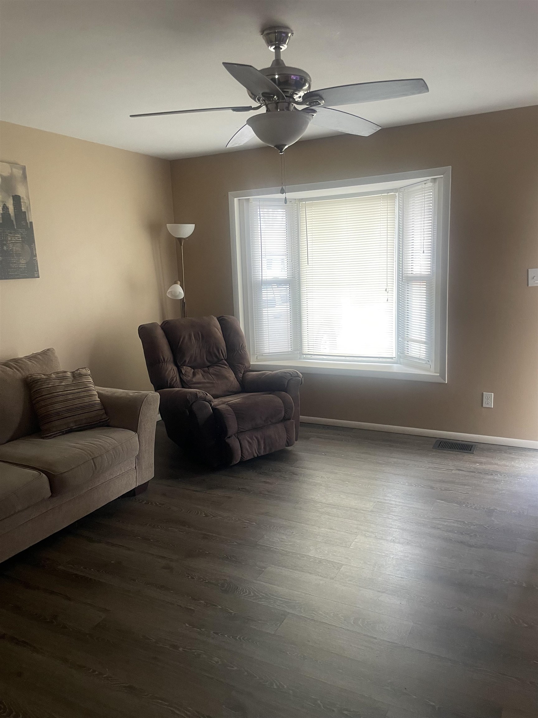 170 Tennyson Drive, Owensboro, Kentucky 42301, 3 Bedrooms Bedrooms, ,1 BathroomBathrooms,Single Family Residence,For Sale,Tennyson Drive,91329