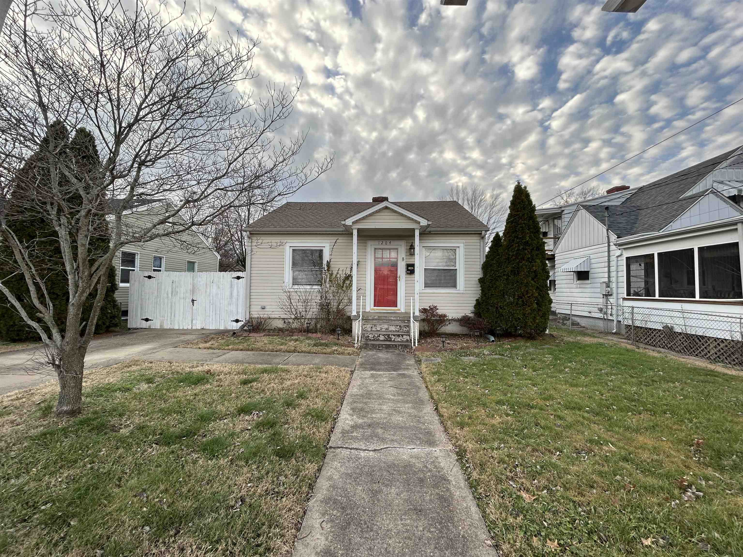 1204 Parkview Drive, Owensboro, Kentucky 42301, 2 Bedrooms Bedrooms, ,1 BathroomBathrooms,Single Family Residence,For Sale,Parkview Drive,91330