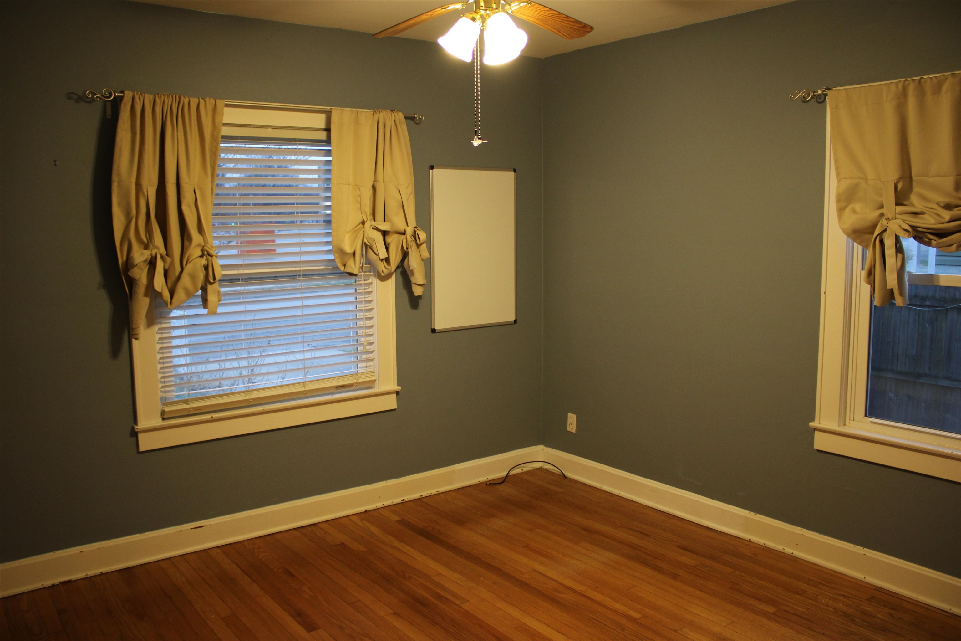 1204 Parkview Drive, Owensboro, Kentucky 42301, 2 Bedrooms Bedrooms, ,1 BathroomBathrooms,Single Family Residence,For Sale,Parkview Drive,91330