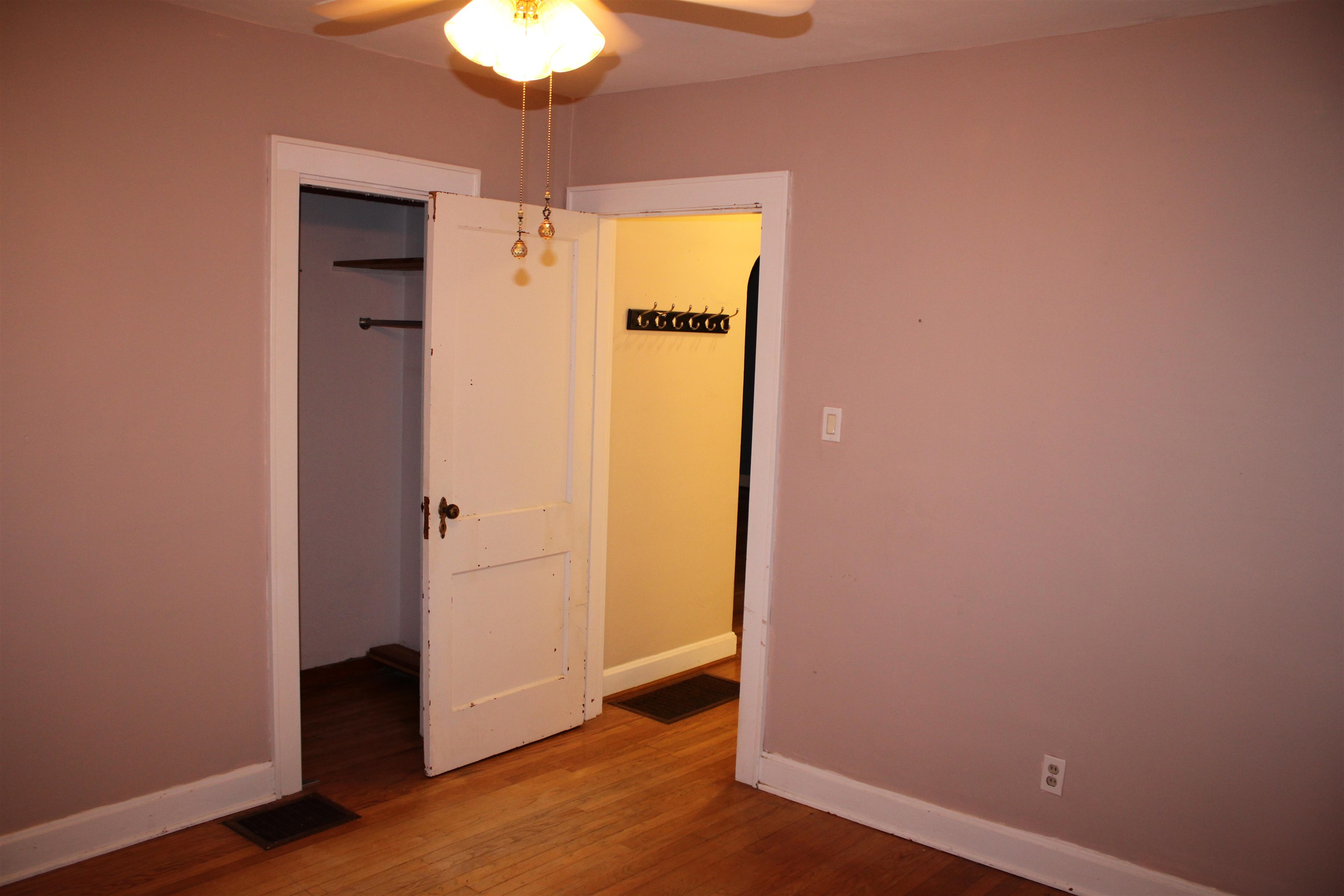 1204 Parkview Drive, Owensboro, Kentucky 42301, 2 Bedrooms Bedrooms, ,1 BathroomBathrooms,Single Family Residence,For Sale,Parkview Drive,91330