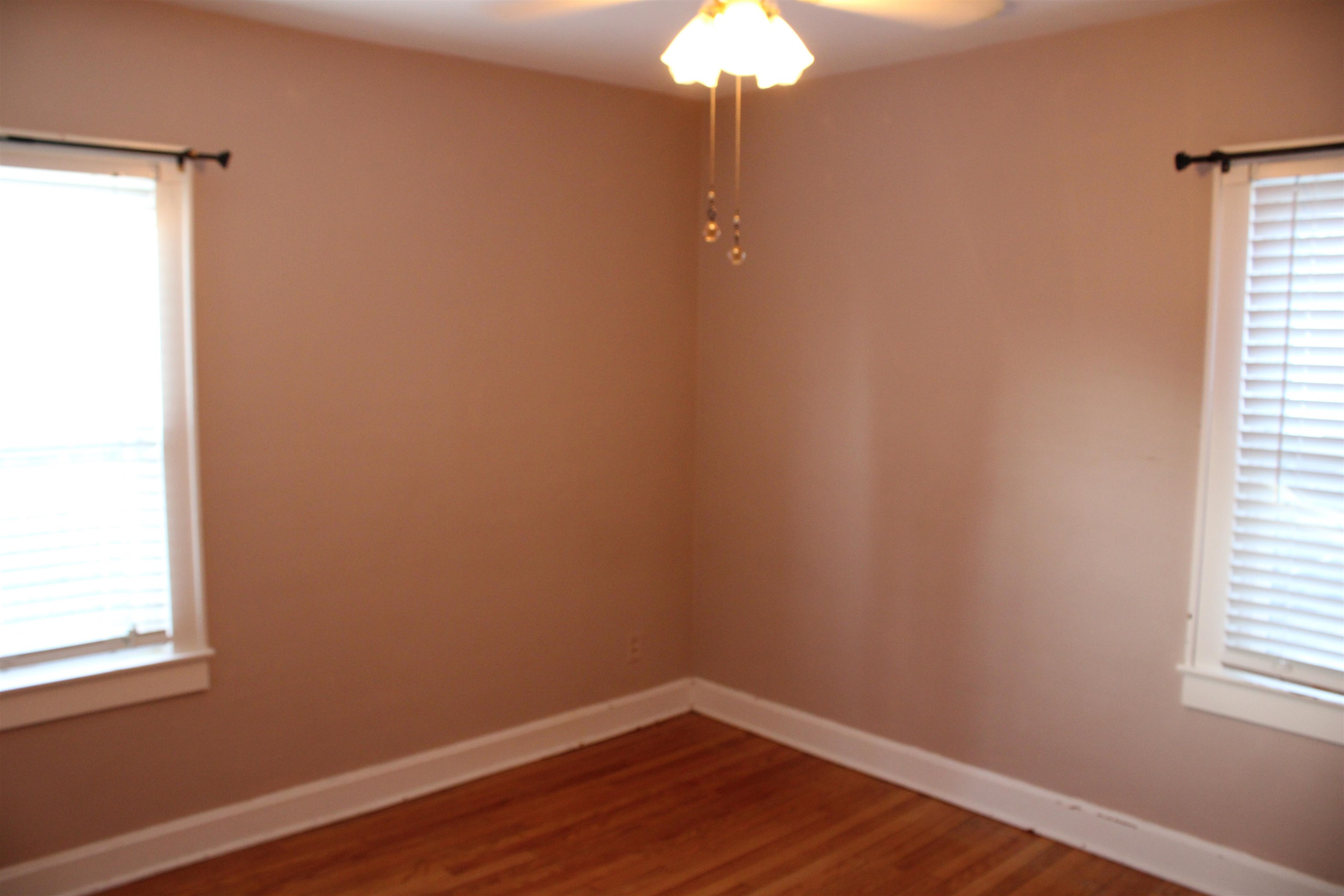 1204 Parkview Drive, Owensboro, Kentucky 42301, 2 Bedrooms Bedrooms, ,1 BathroomBathrooms,Single Family Residence,For Sale,Parkview Drive,91330