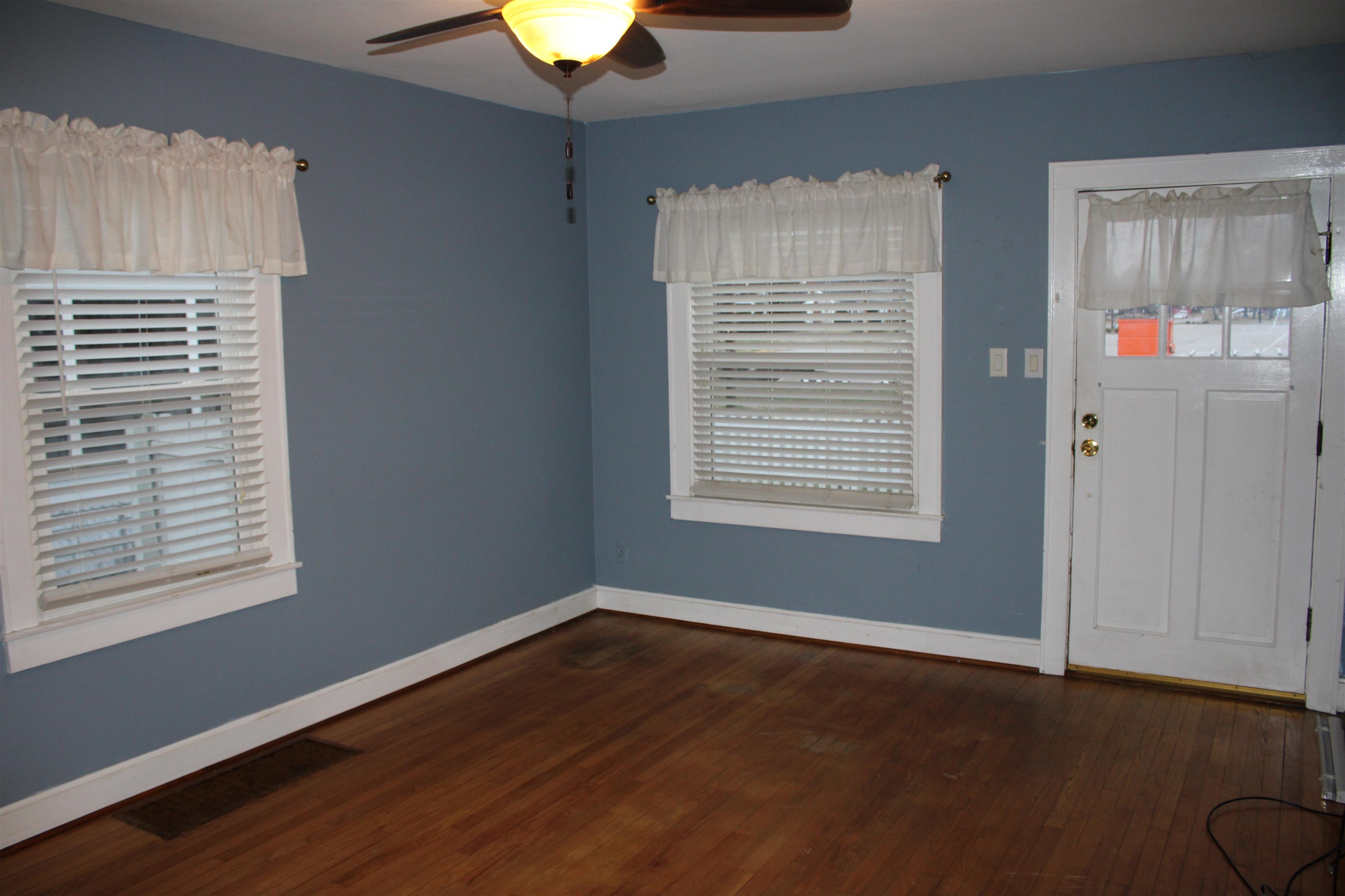 1204 Parkview Drive, Owensboro, Kentucky 42301, 2 Bedrooms Bedrooms, ,1 BathroomBathrooms,Single Family Residence,For Sale,Parkview Drive,91330