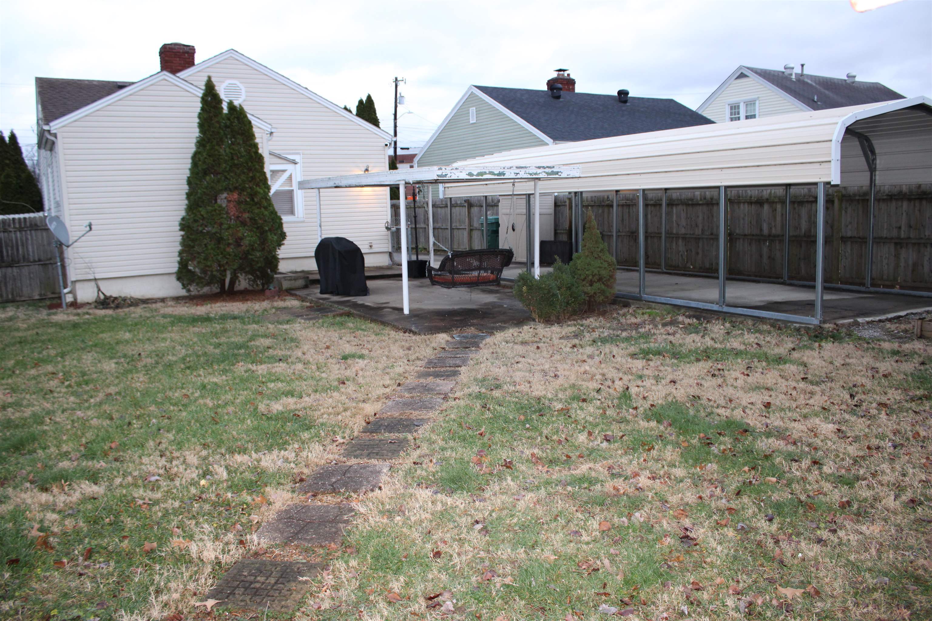 1204 Parkview Drive, Owensboro, Kentucky 42301, 2 Bedrooms Bedrooms, ,1 BathroomBathrooms,Single Family Residence,For Sale,Parkview Drive,91330