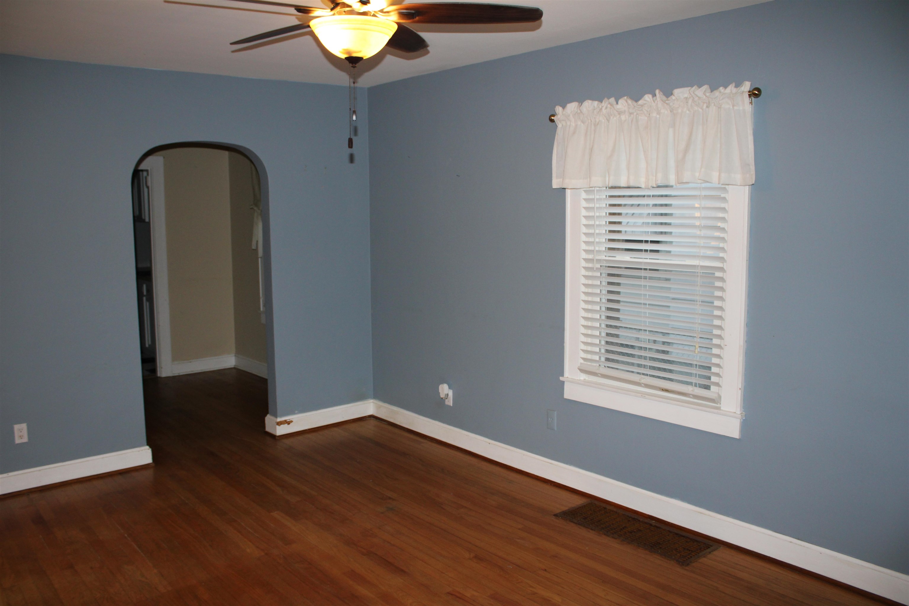 1204 Parkview Drive, Owensboro, Kentucky 42301, 2 Bedrooms Bedrooms, ,1 BathroomBathrooms,Single Family Residence,For Sale,Parkview Drive,91330