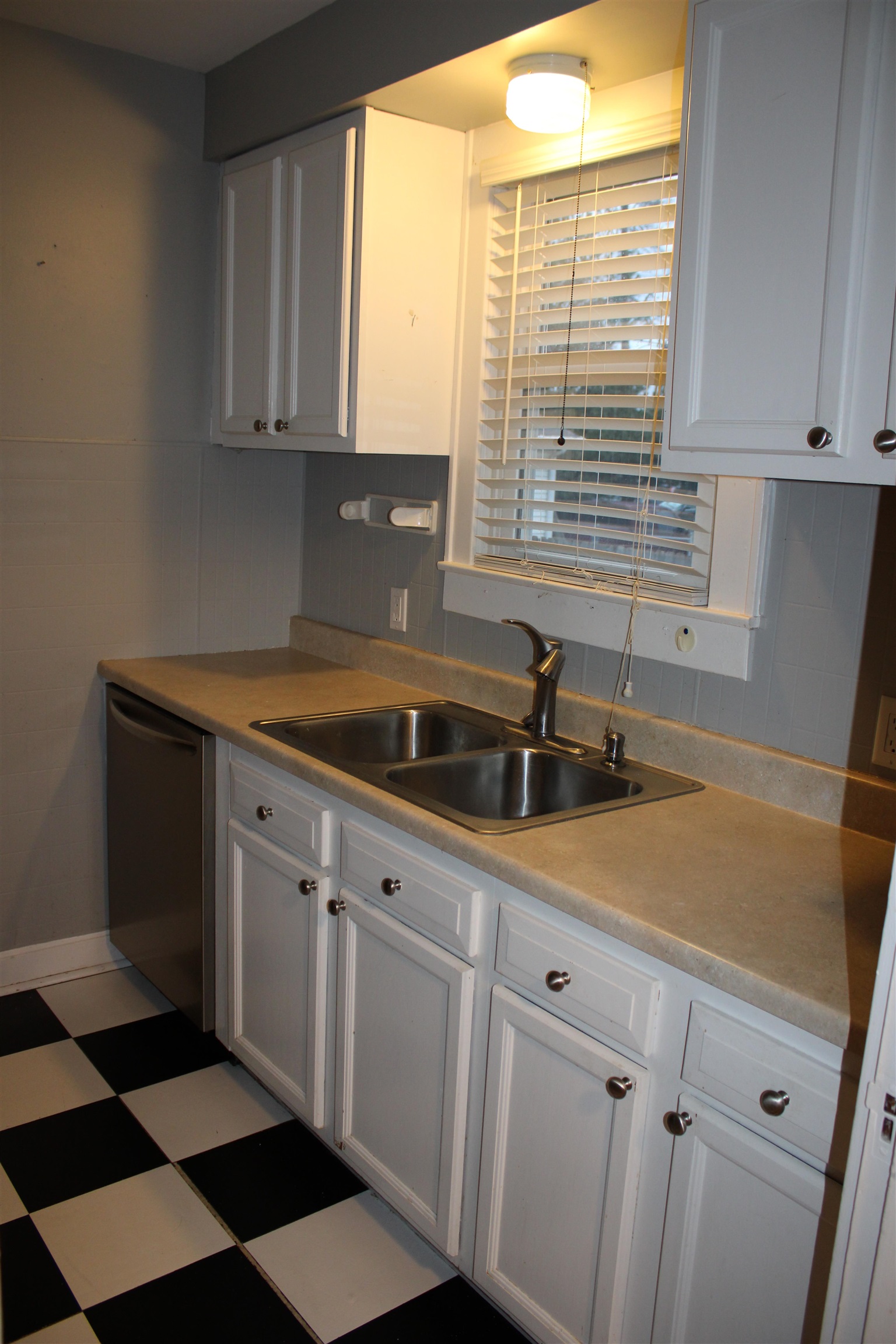 1204 Parkview Drive, Owensboro, Kentucky 42301, 2 Bedrooms Bedrooms, ,1 BathroomBathrooms,Single Family Residence,For Sale,Parkview Drive,91330