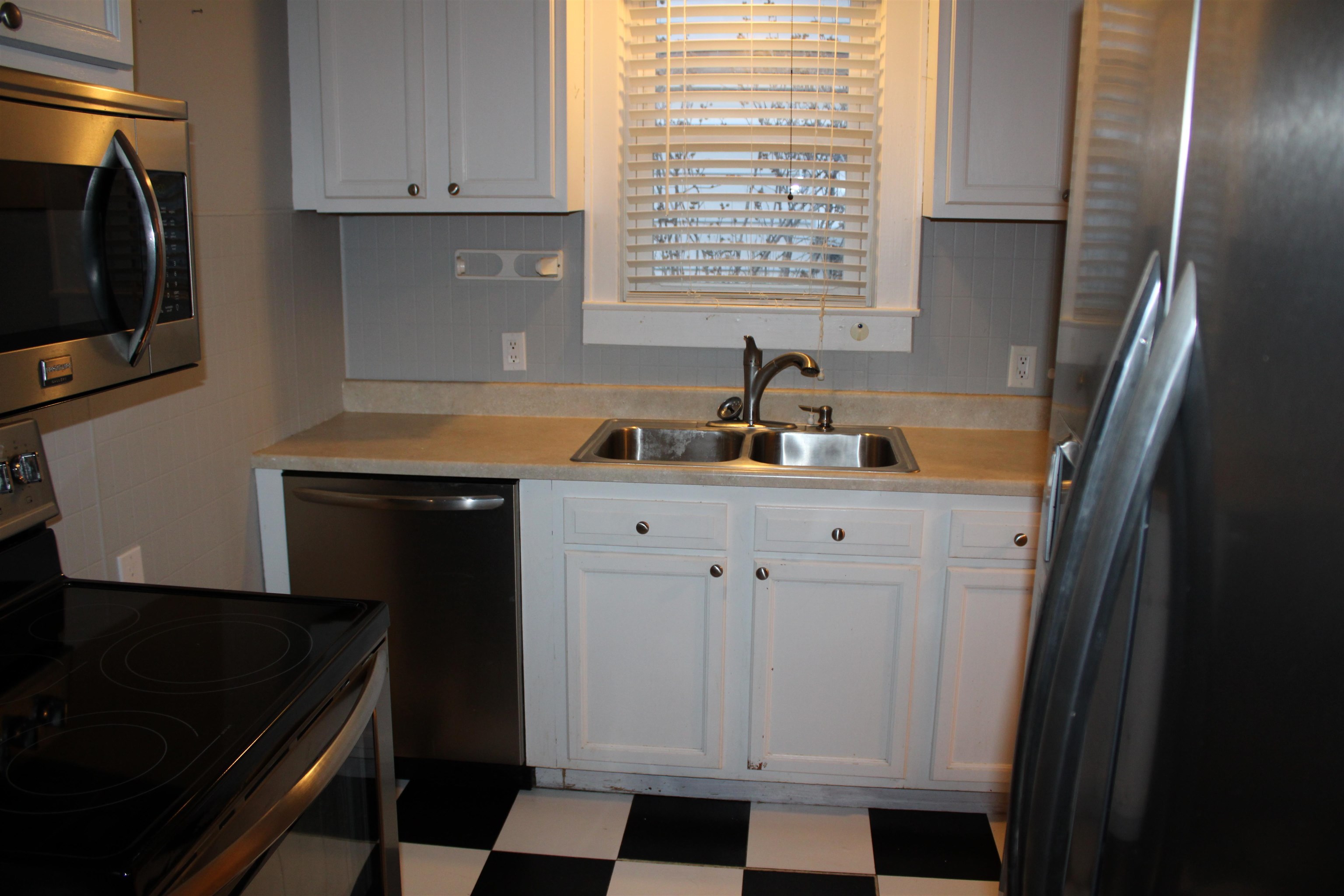1204 Parkview Drive, Owensboro, Kentucky 42301, 2 Bedrooms Bedrooms, ,1 BathroomBathrooms,Single Family Residence,For Sale,Parkview Drive,91330