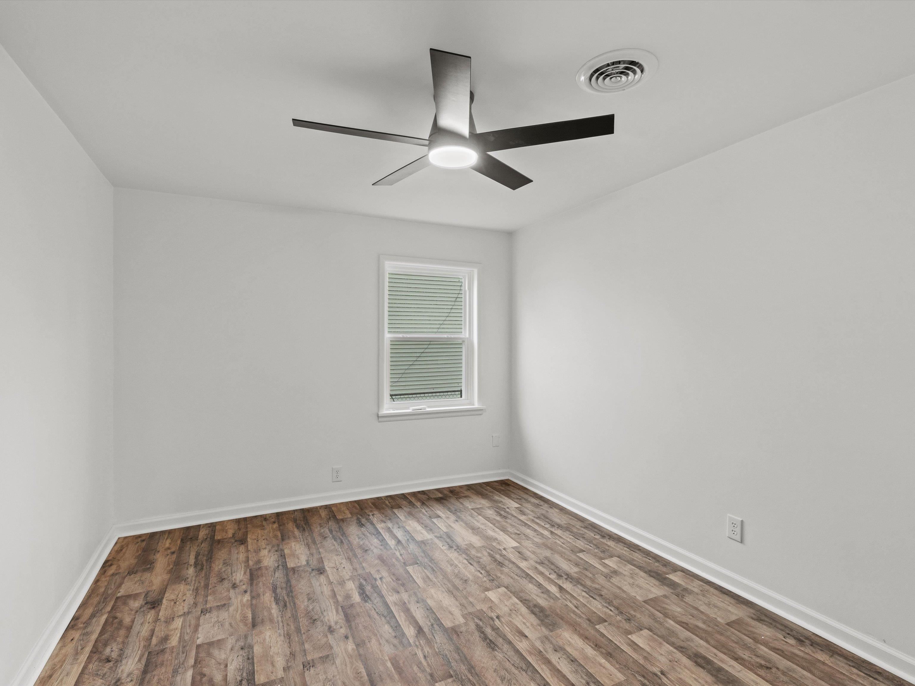 816 W 12th Street, Owensboro, Kentucky 42301, 3 Bedrooms Bedrooms, ,1 BathroomBathrooms,Single Family Residence,For Sale,W 12th Street,91338