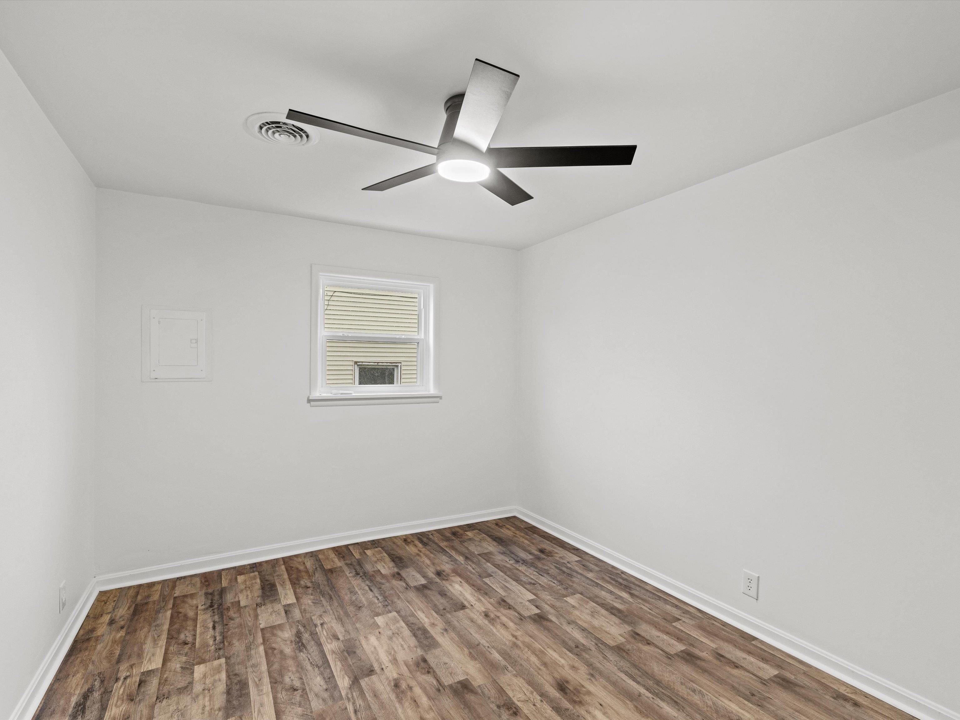 816 W 12th Street, Owensboro, Kentucky 42301, 3 Bedrooms Bedrooms, ,1 BathroomBathrooms,Single Family Residence,For Sale,W 12th Street,91338