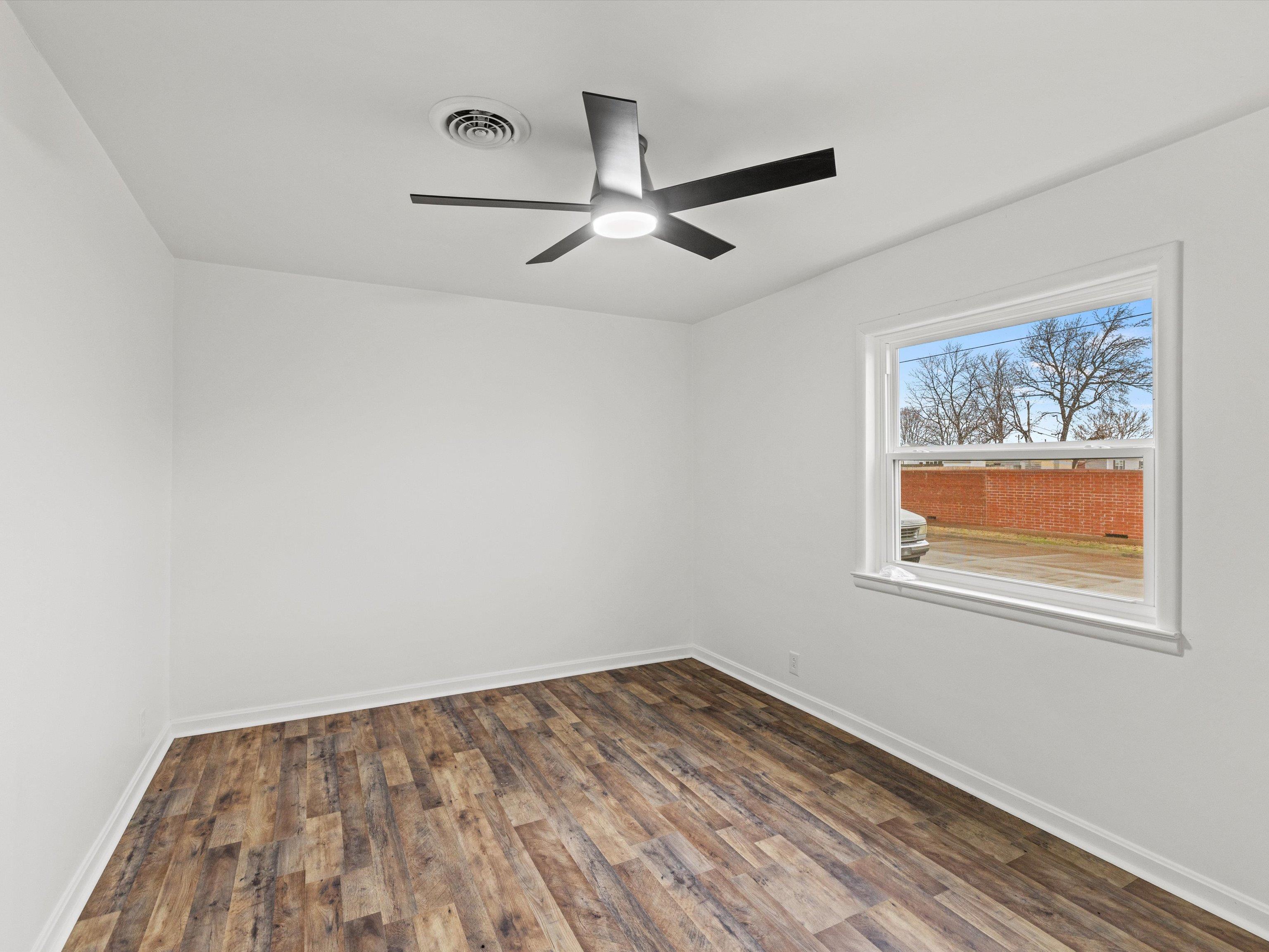 816 W 12th Street, Owensboro, Kentucky 42301, 3 Bedrooms Bedrooms, ,1 BathroomBathrooms,Single Family Residence,For Sale,W 12th Street,91338