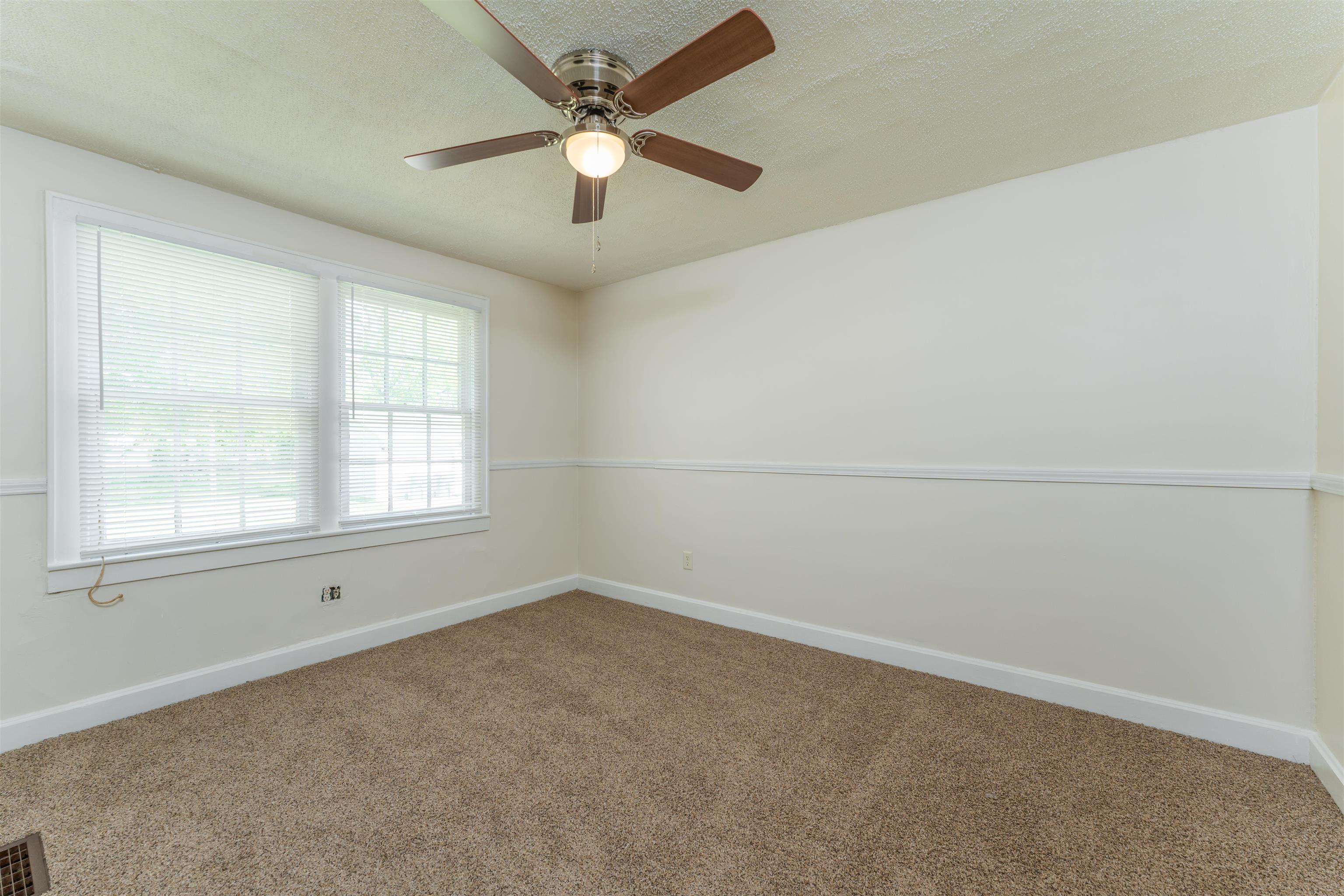 2507 Veach Road, Owensboro, Kentucky 42303, 2 Bedrooms Bedrooms, ,1 BathroomBathrooms,Single Family Residence,For Sale,Veach Road,91339