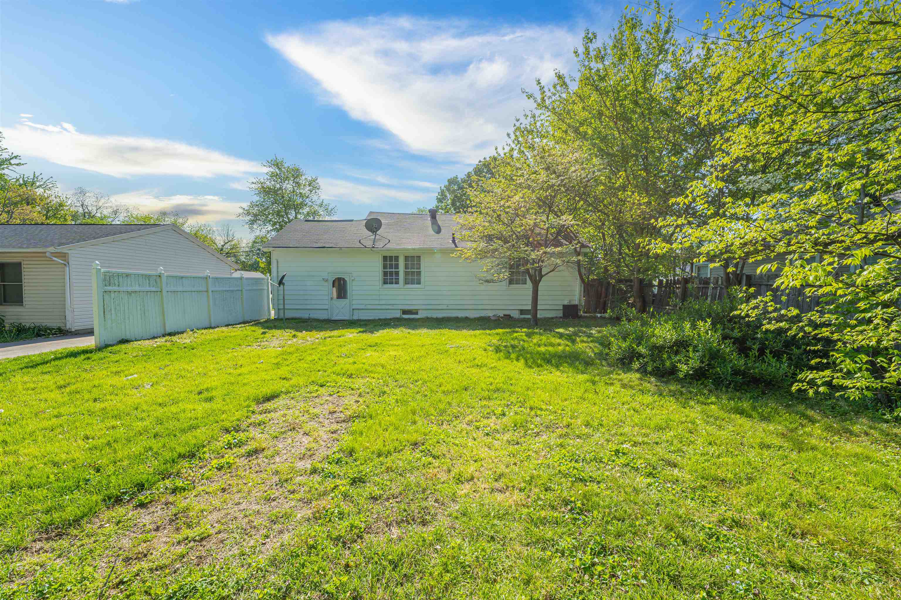 2507 Veach Road, Owensboro, Kentucky 42303, 2 Bedrooms Bedrooms, ,1 BathroomBathrooms,Single Family Residence,For Sale,Veach Road,91339