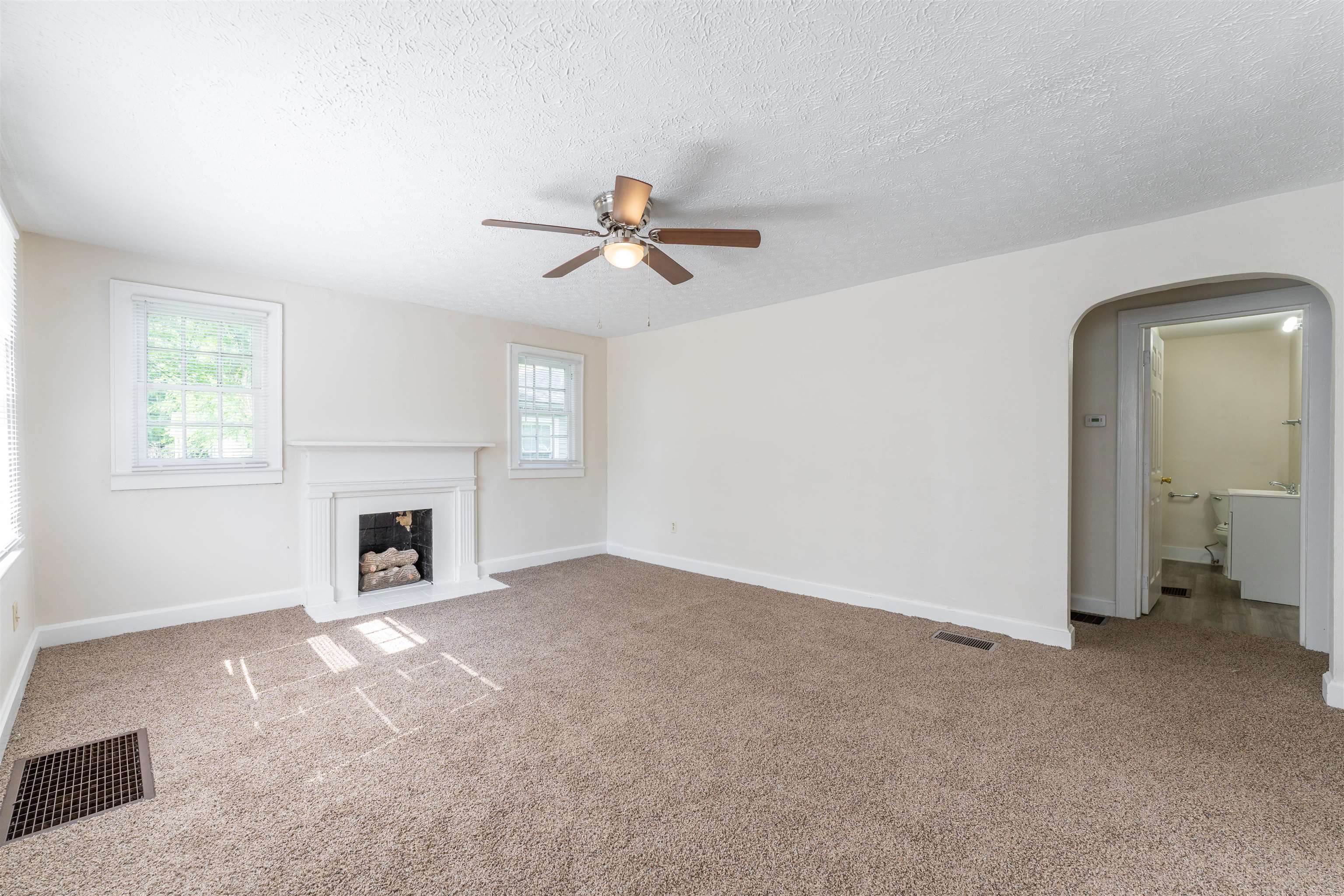 2507 Veach Road, Owensboro, Kentucky 42303, 2 Bedrooms Bedrooms, ,1 BathroomBathrooms,Single Family Residence,For Sale,Veach Road,91339