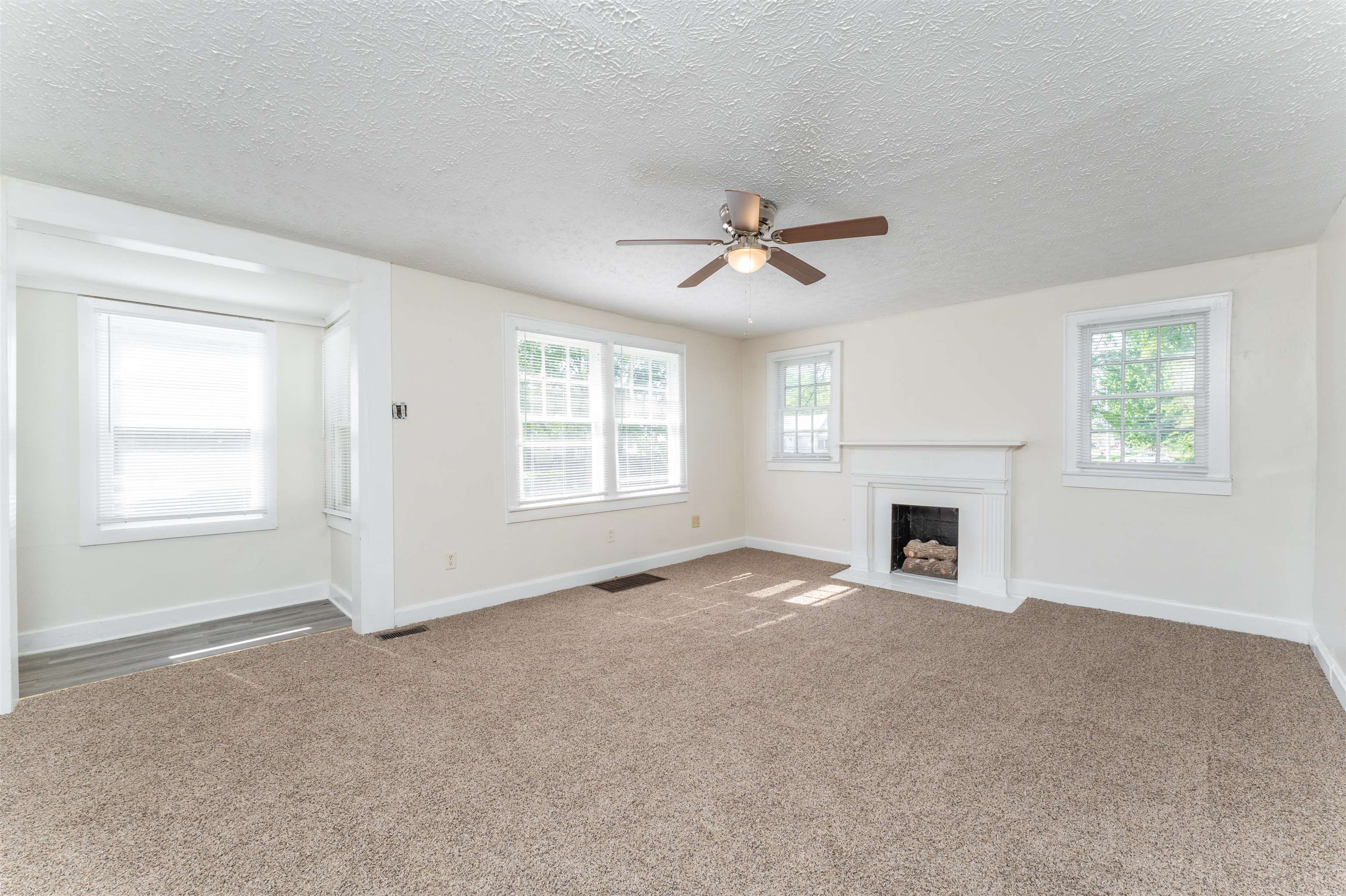 2507 Veach Road, Owensboro, Kentucky 42303, 2 Bedrooms Bedrooms, ,1 BathroomBathrooms,Single Family Residence,For Sale,Veach Road,91339