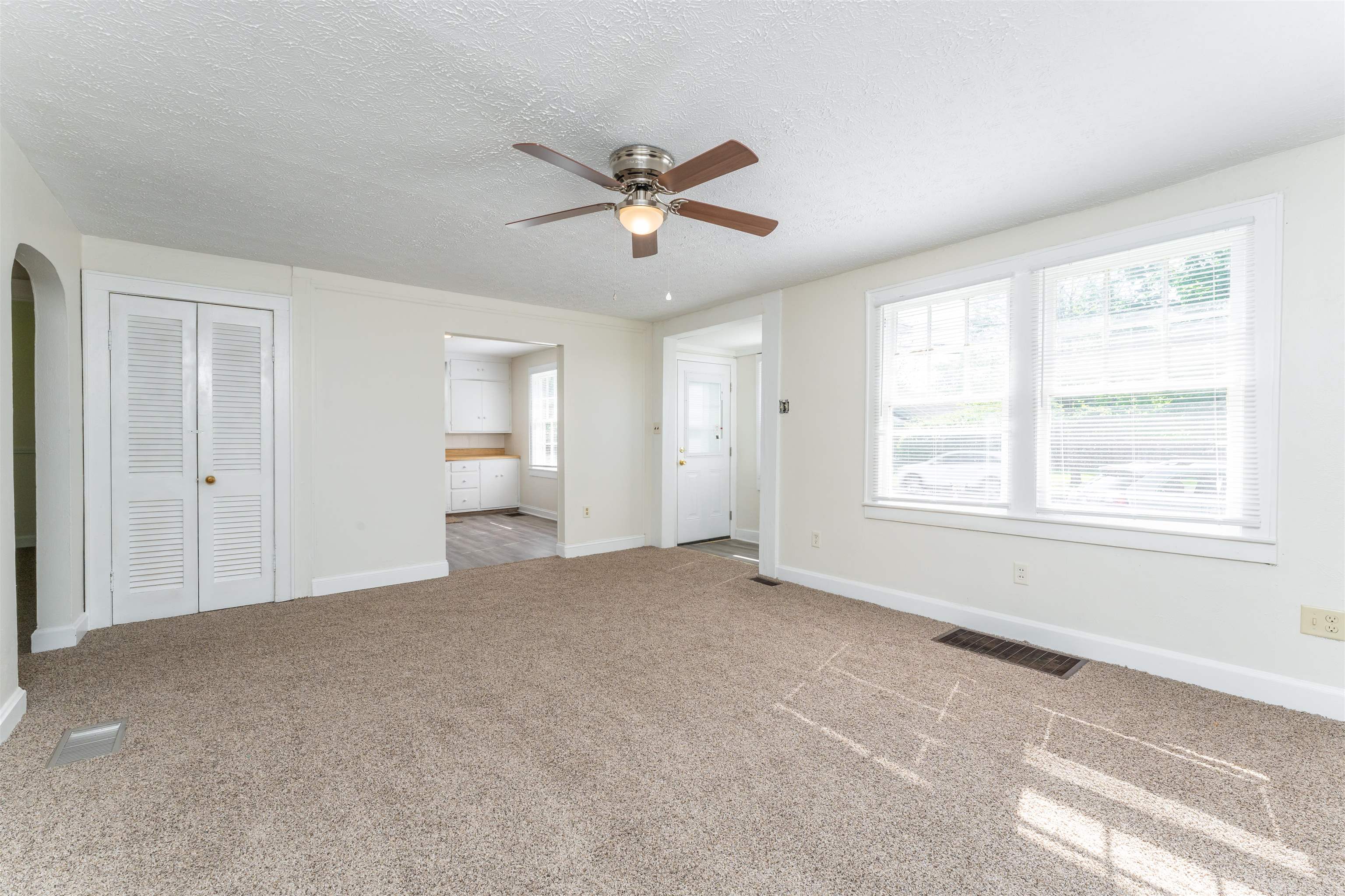 2507 Veach Road, Owensboro, Kentucky 42303, 2 Bedrooms Bedrooms, ,1 BathroomBathrooms,Single Family Residence,For Sale,Veach Road,91339
