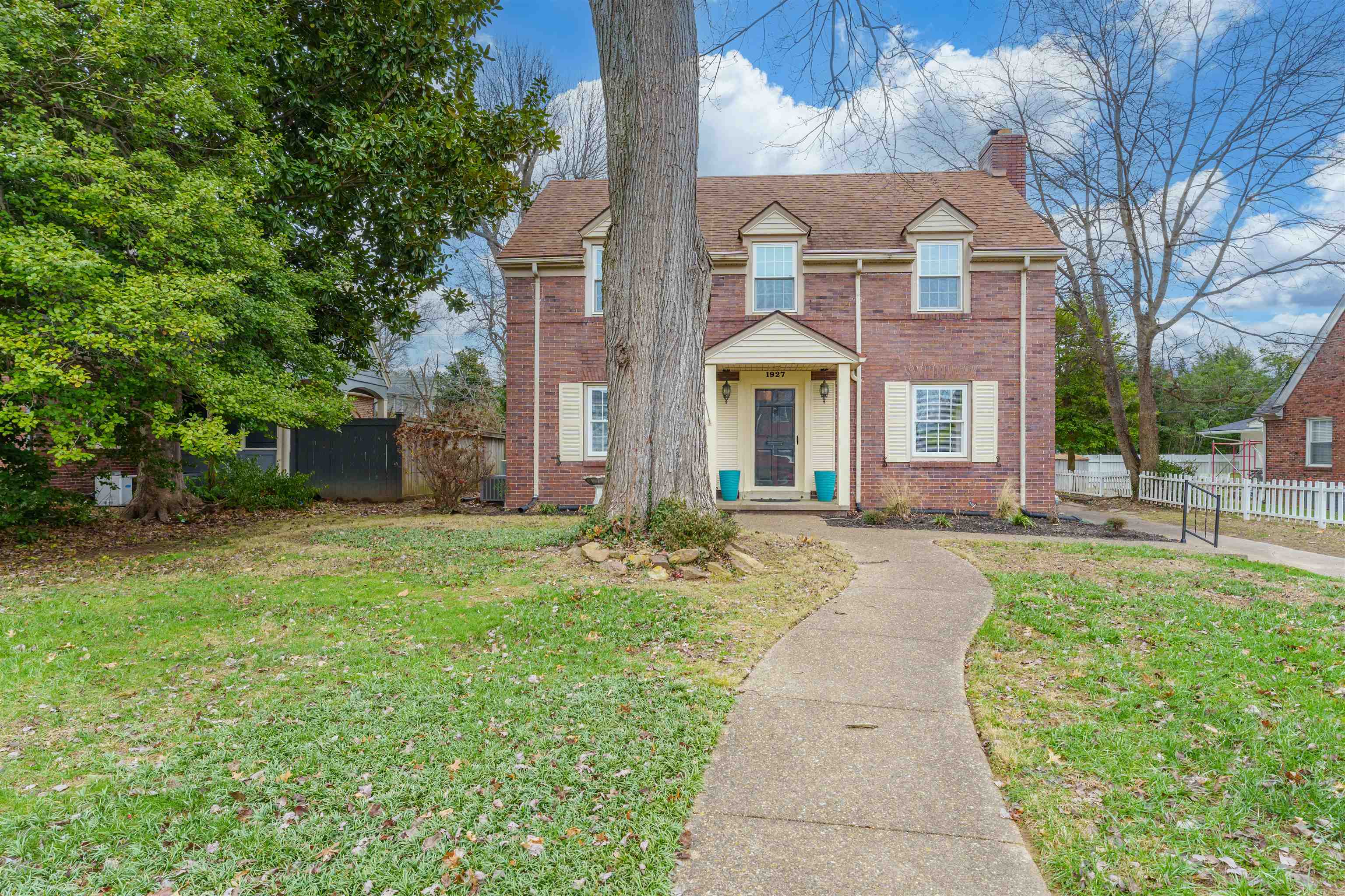 1927 Lexington Ave, Owensboro, Kentucky 42301, 4 Bedrooms Bedrooms, ,2 BathroomsBathrooms,Single Family Residence,For Sale,Lexington Ave,91342