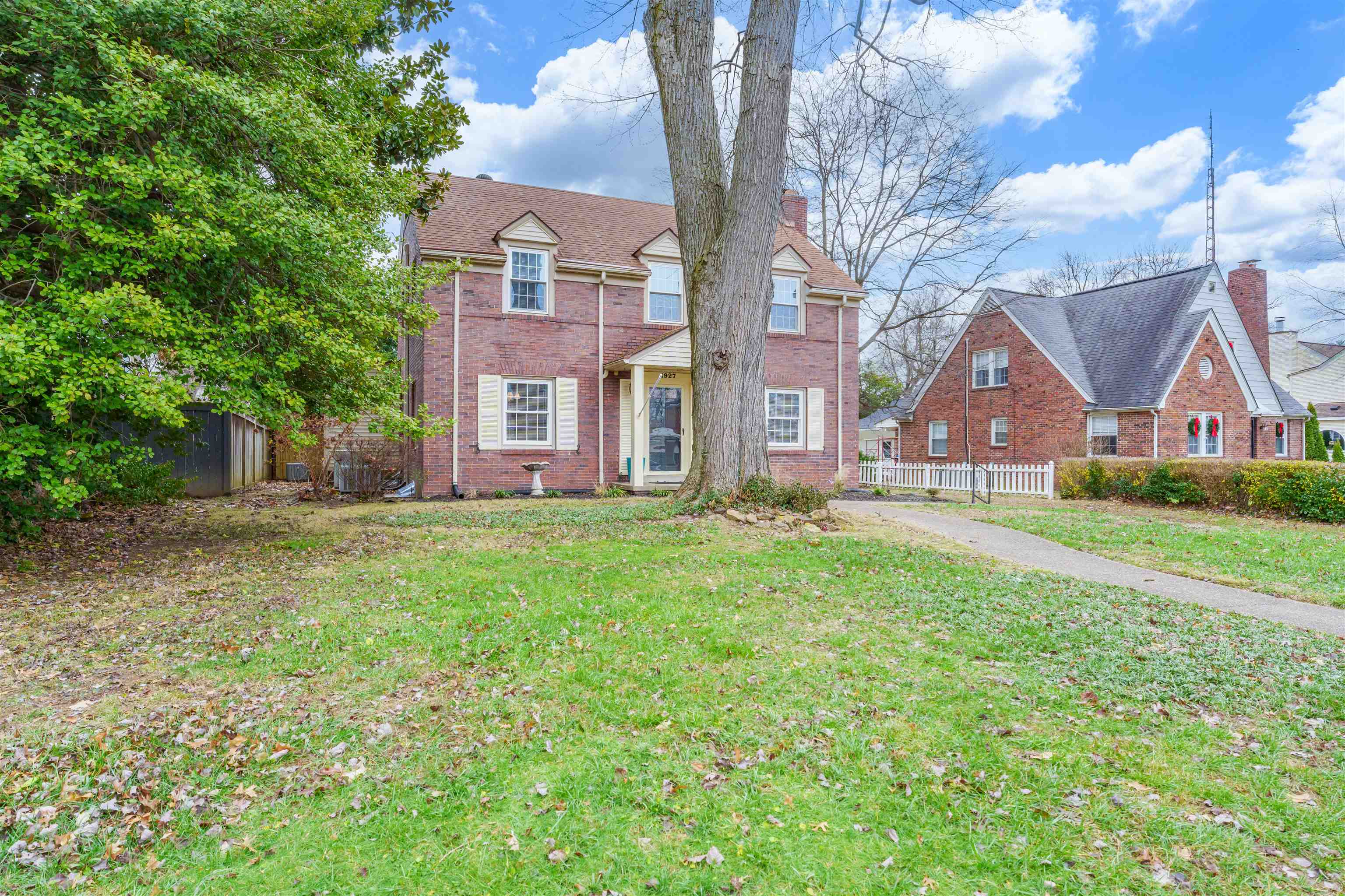 1927 Lexington Ave, Owensboro, Kentucky 42301, 4 Bedrooms Bedrooms, ,2 BathroomsBathrooms,Single Family Residence,For Sale,Lexington Ave,91342