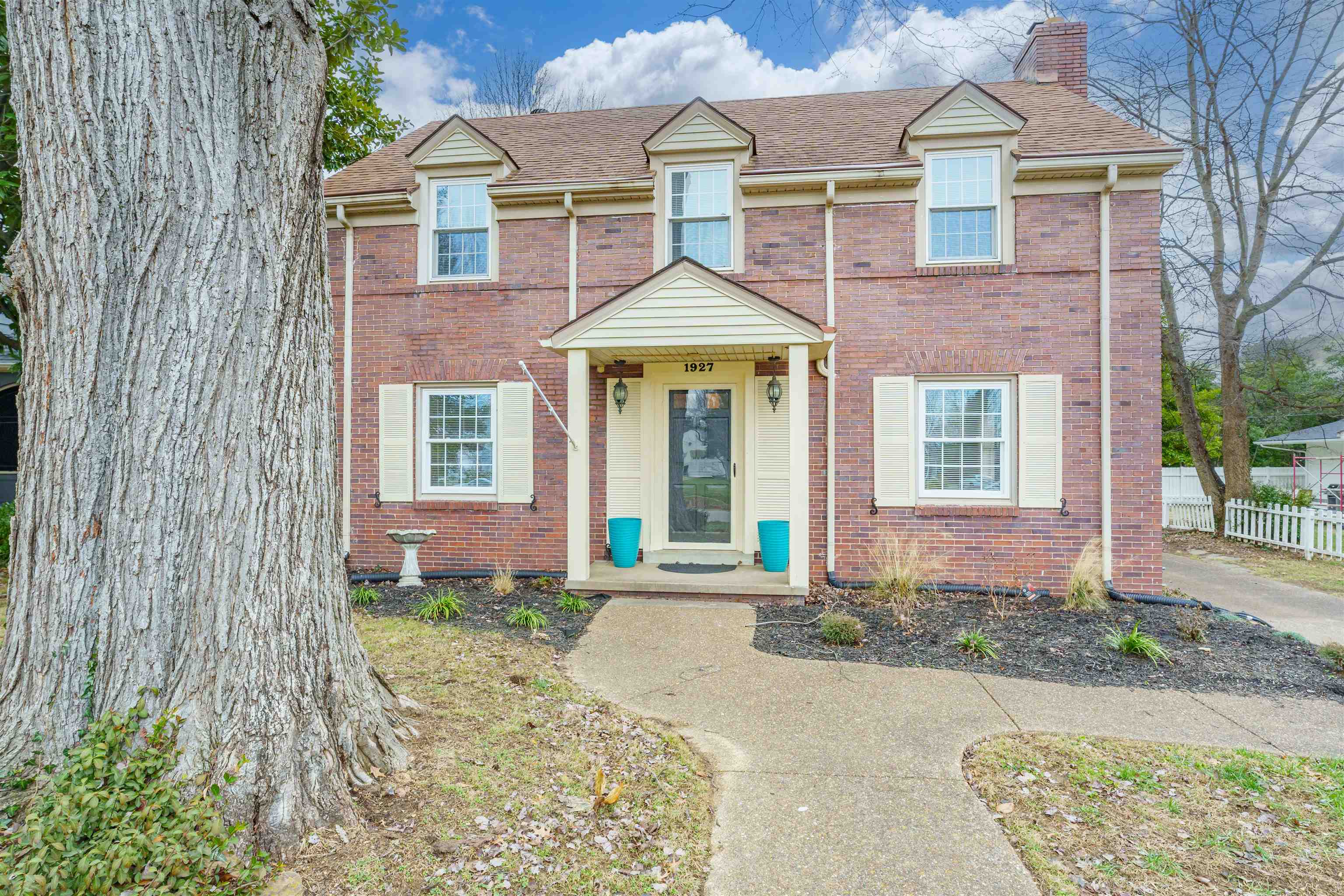 1927 Lexington Ave, Owensboro, Kentucky 42301, 4 Bedrooms Bedrooms, ,2 BathroomsBathrooms,Single Family Residence,For Sale,Lexington Ave,91342