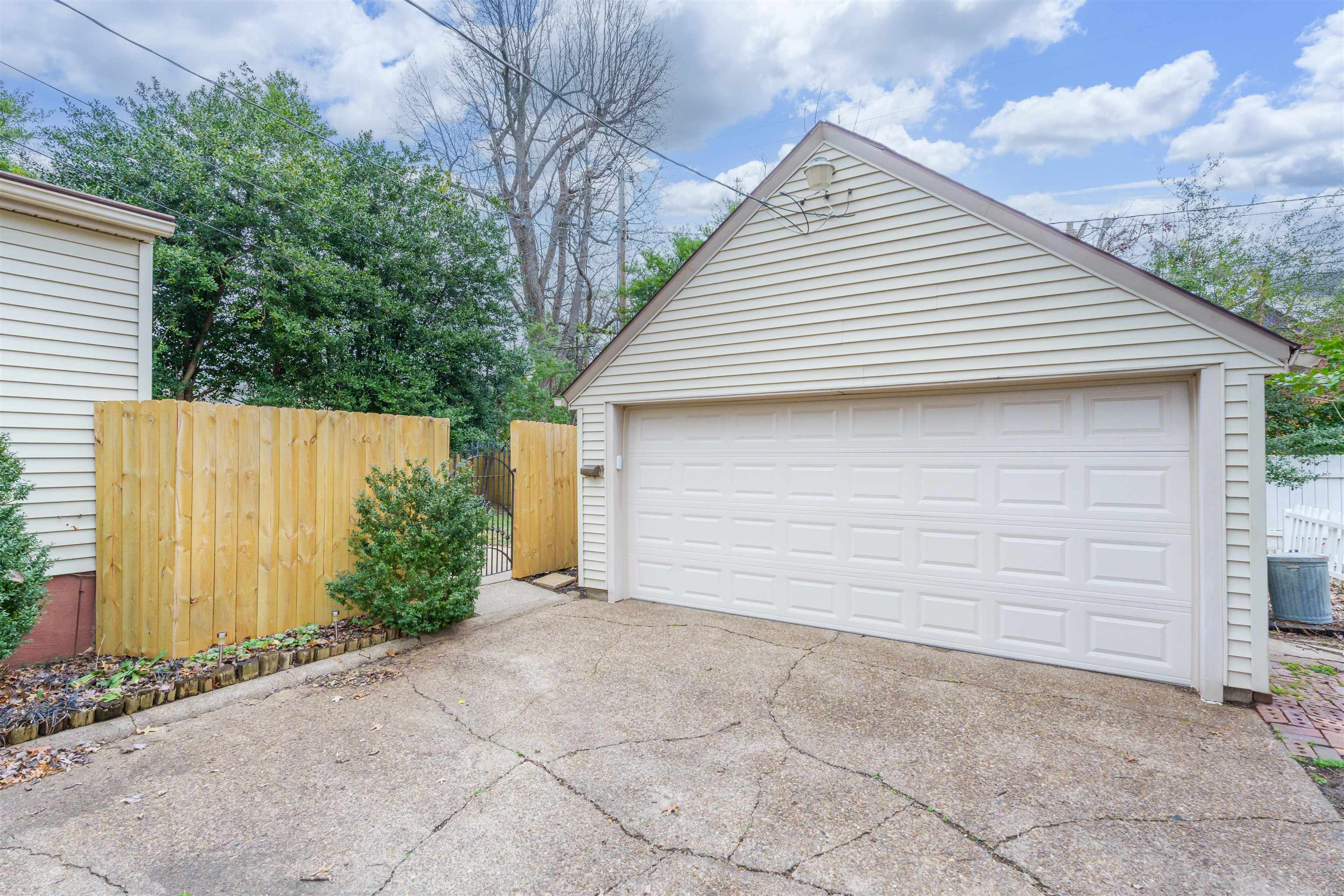 1927 Lexington Ave, Owensboro, Kentucky 42301, 4 Bedrooms Bedrooms, ,2 BathroomsBathrooms,Single Family Residence,For Sale,Lexington Ave,91342