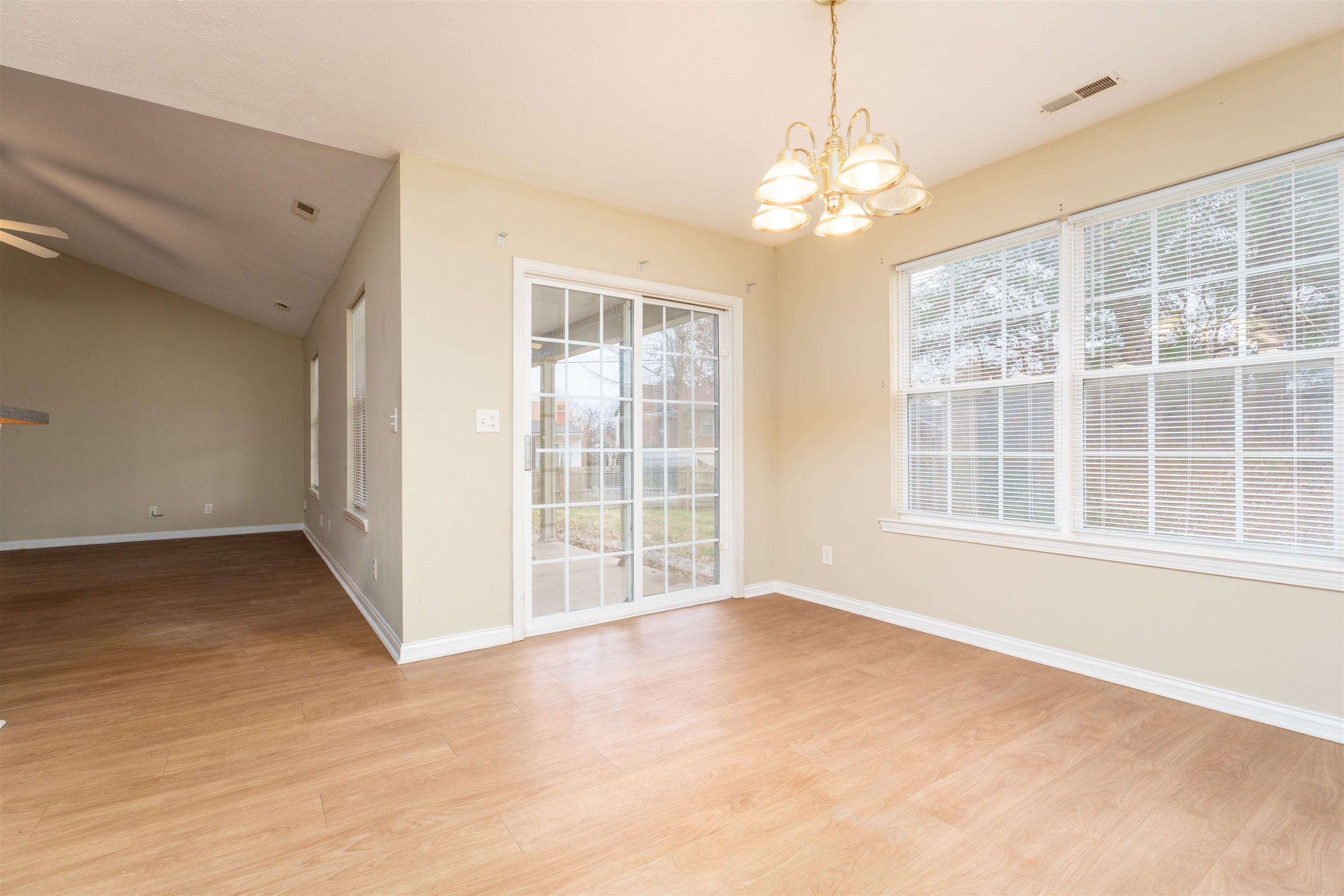 4161 Liberty Pt, Owensboro, Kentucky 42303, 3 Bedrooms Bedrooms, ,2 BathroomsBathrooms,Single Family Residence,For Sale,Liberty Pt,91344